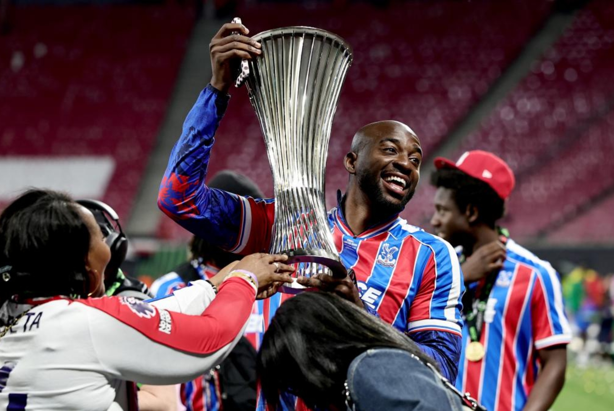 Jean-Phillipe Mateta celebra la conquista de la Conference. EFE