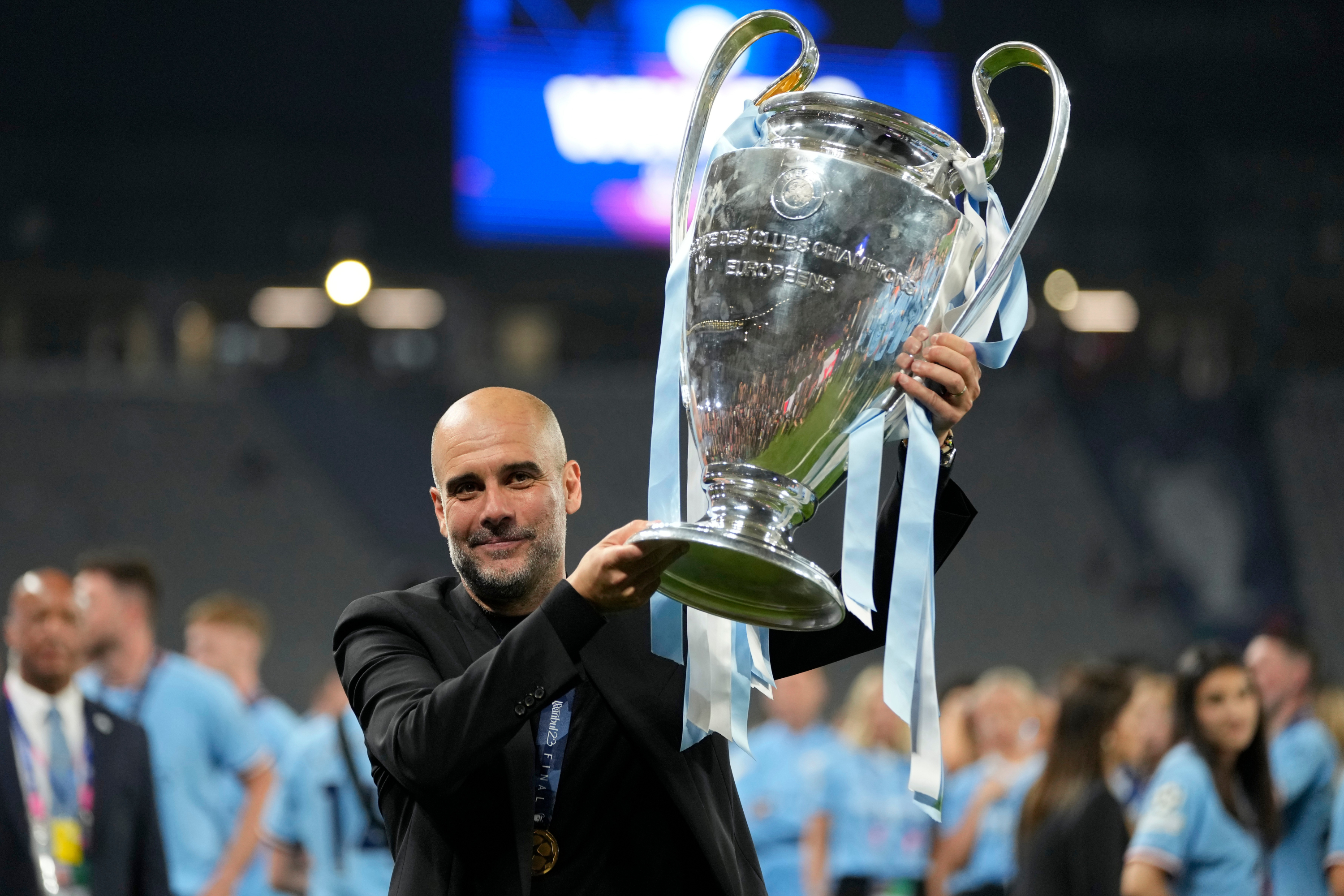 Guardiola levantando la Champions