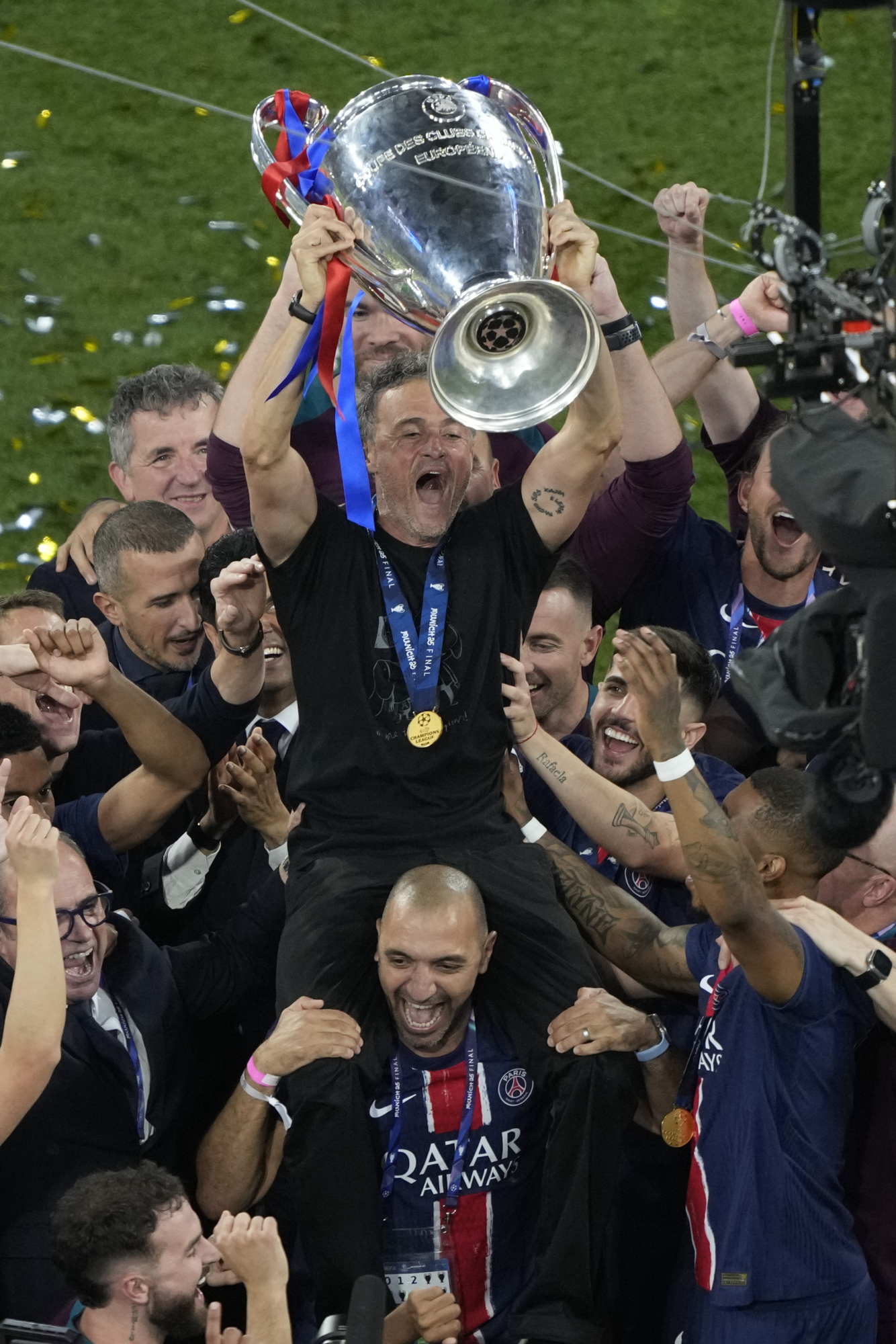 Luis Enrique levantando la Champions