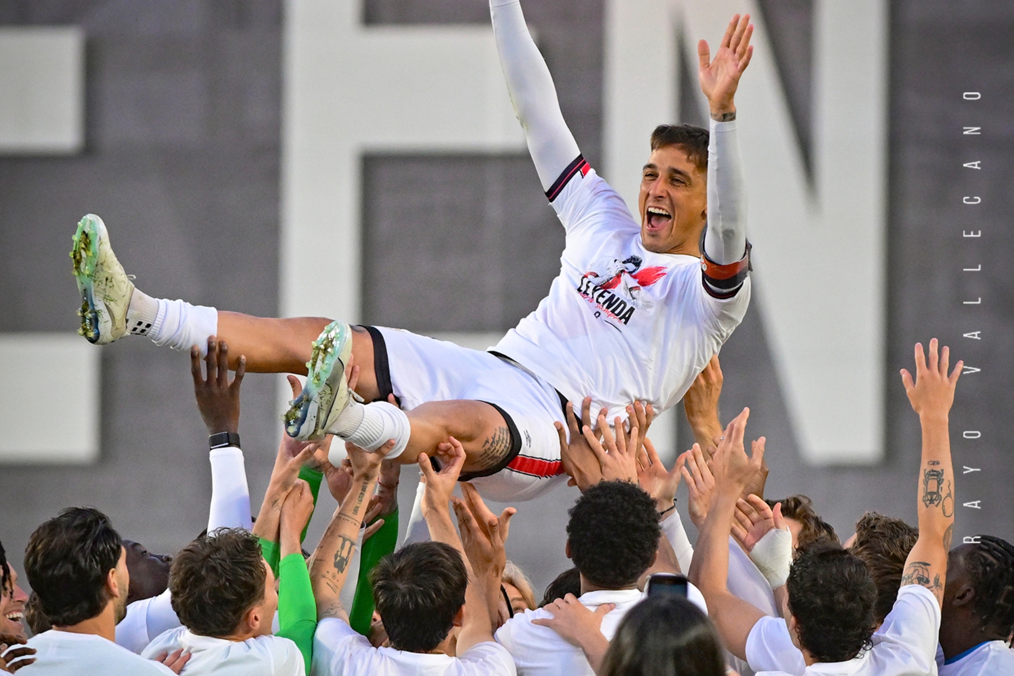 Óscar Trejo, en su último partido con el Rayo. MARCA