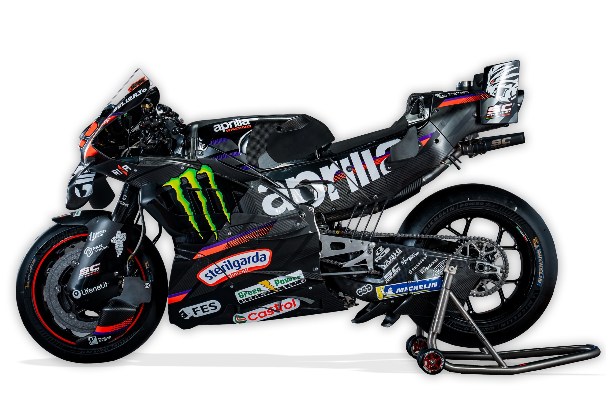 La Aprilia, con los colores del logo de Monster. APRILIA