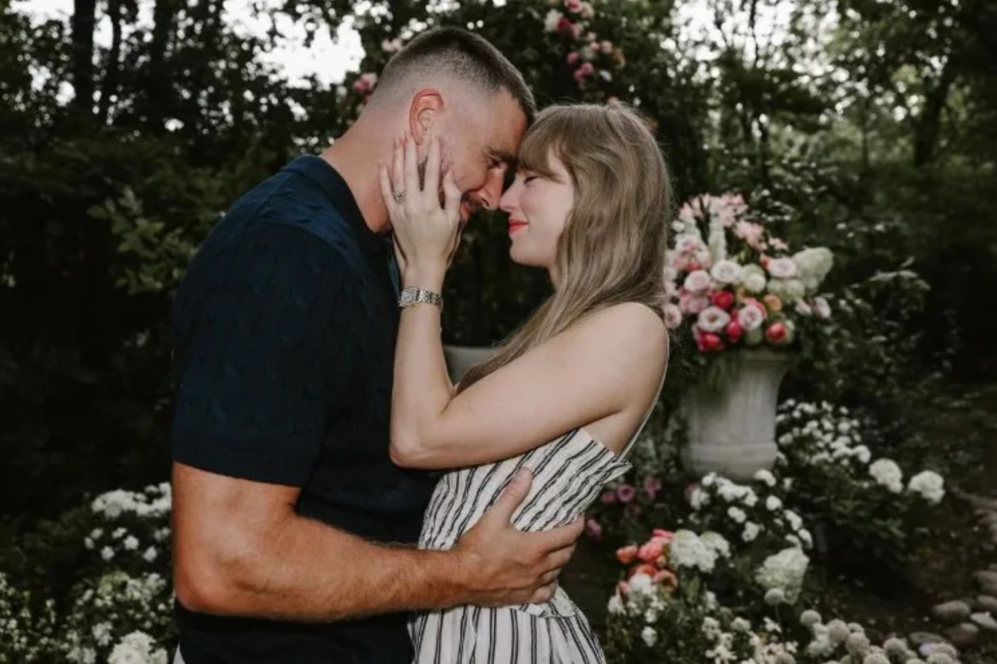 Sale a la luz la exclusiva lista de invitados de la boda entre Taylor Swift y Travis Kelce