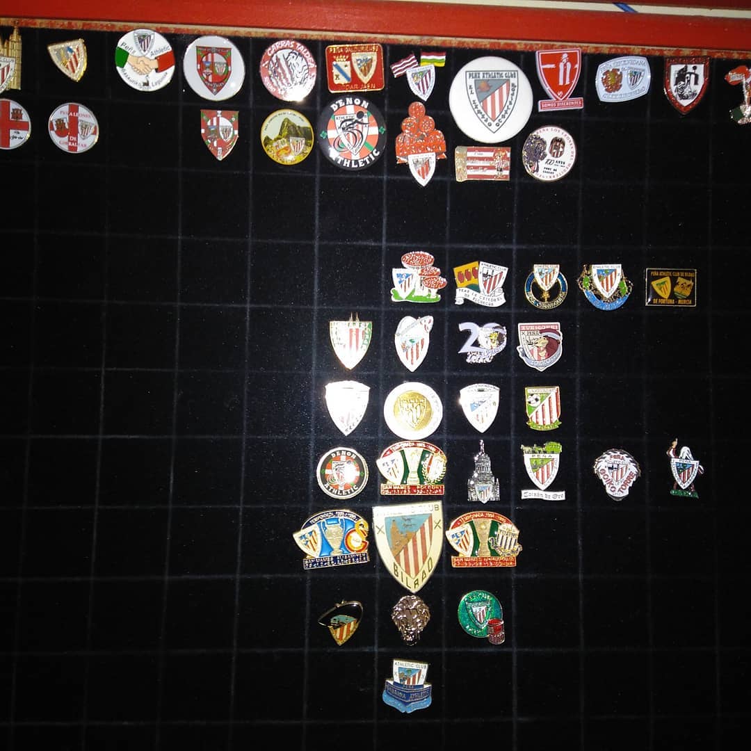 Más pines del grupo.