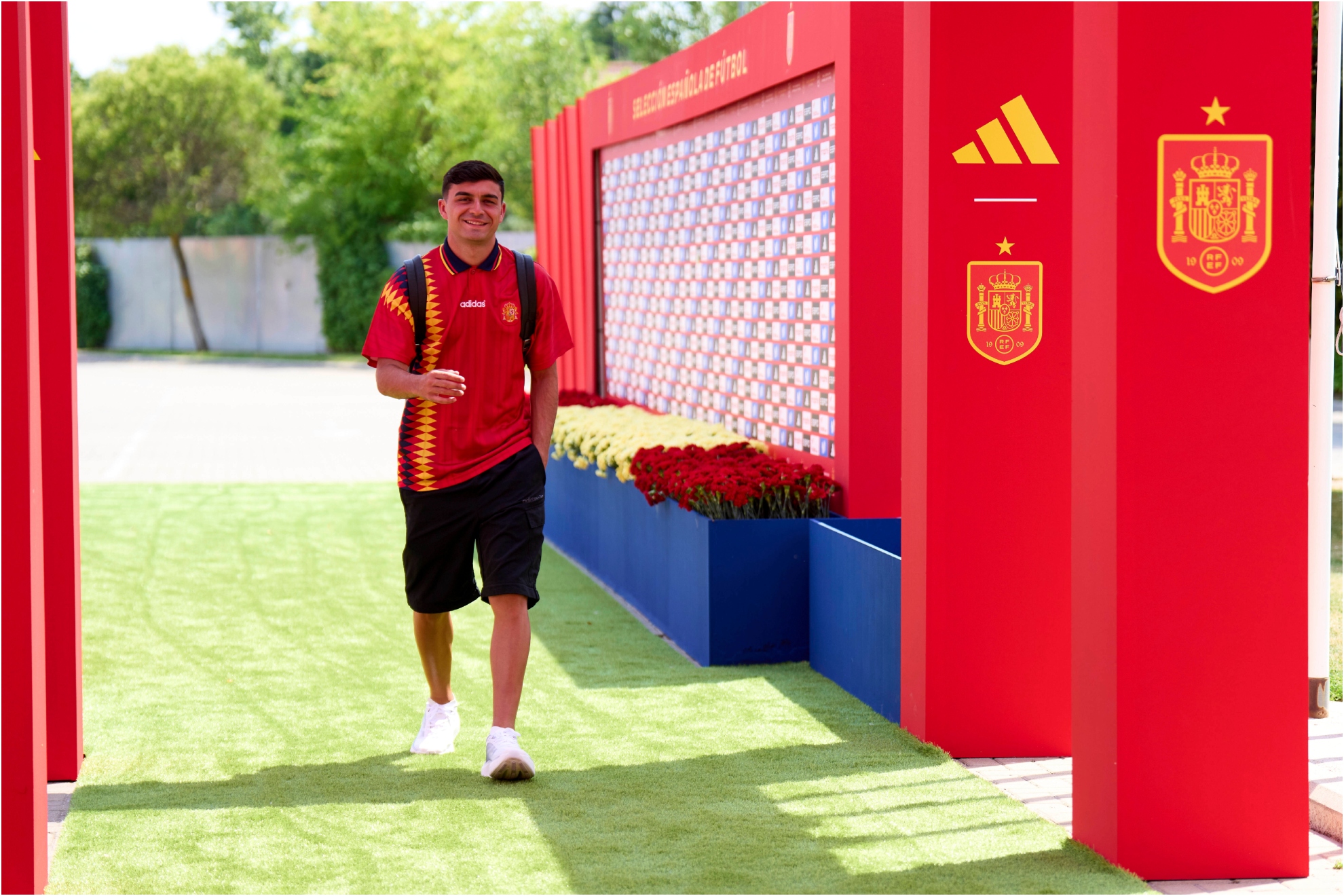 Pedri arriving at the Spain concentration.