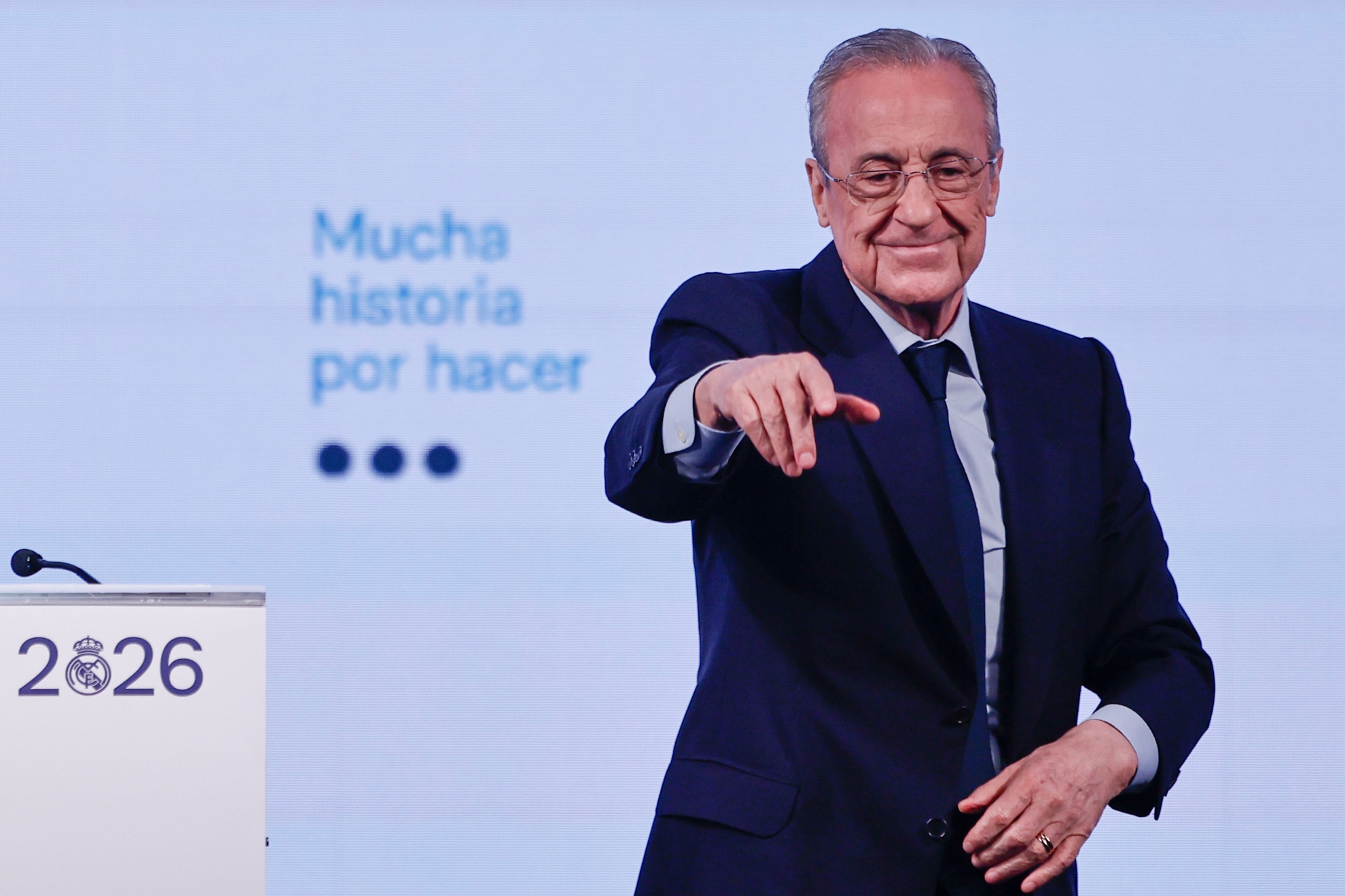 Portada de Bomba en el Real Madrid: Florentino prepara dos fichajes que sacuden Europa
