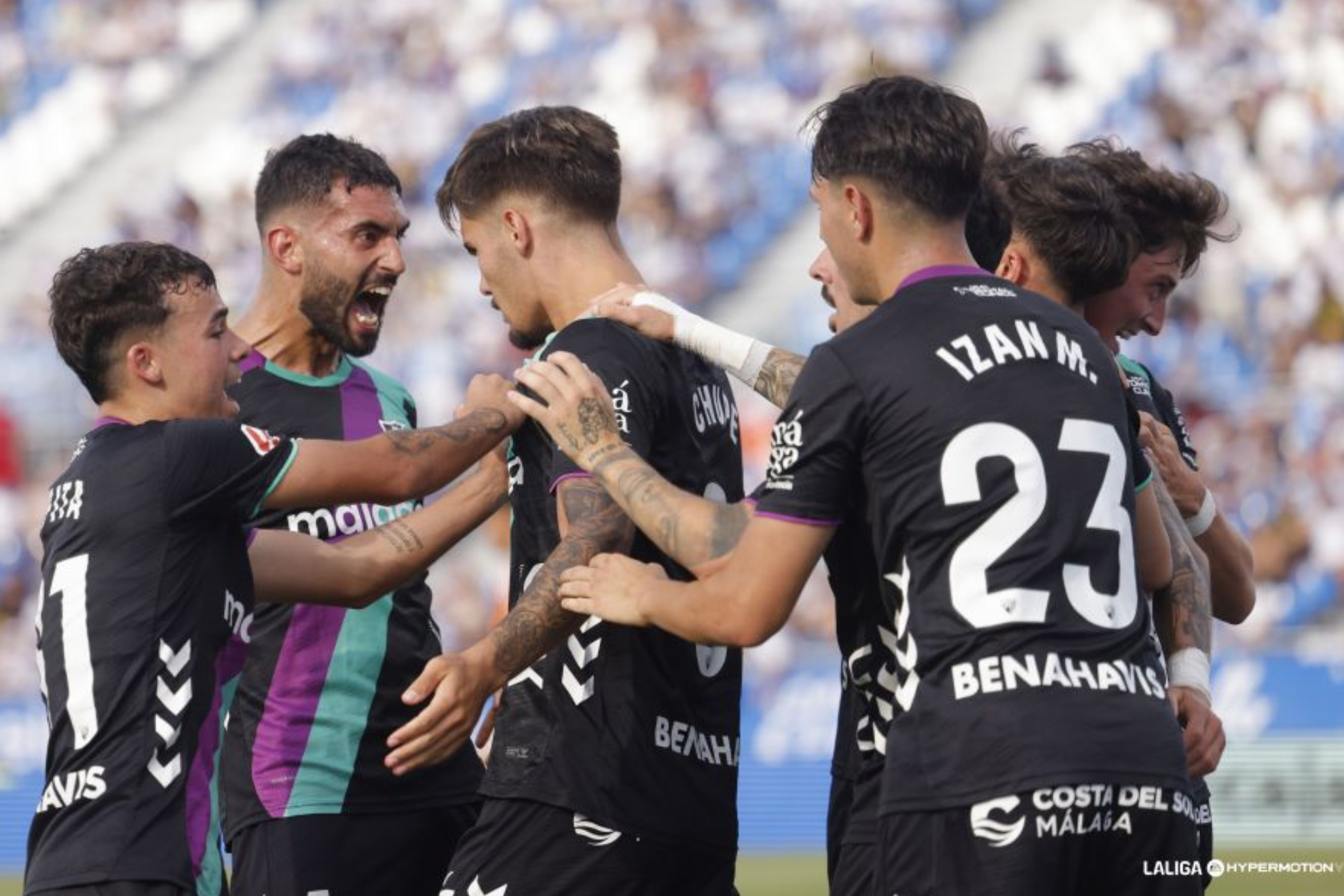 El Málaga ganó en Zaragoza con doblete de Chupete.