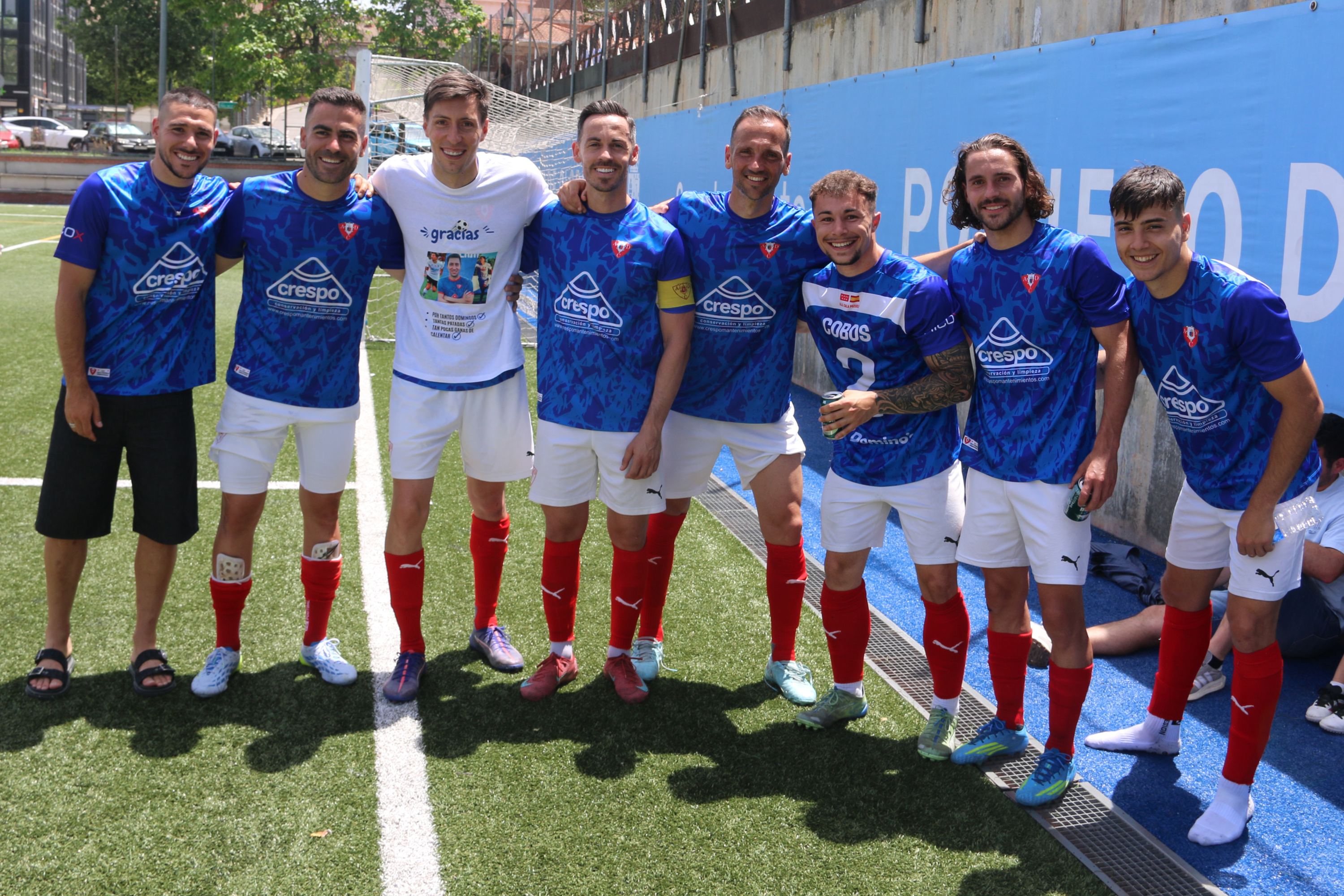Emi Buendía, Raúl León, Crespo, Merchán, Herrero, Cobos, Acho y Uche, tras el ascenso del Cala Pozuelo. D. P.