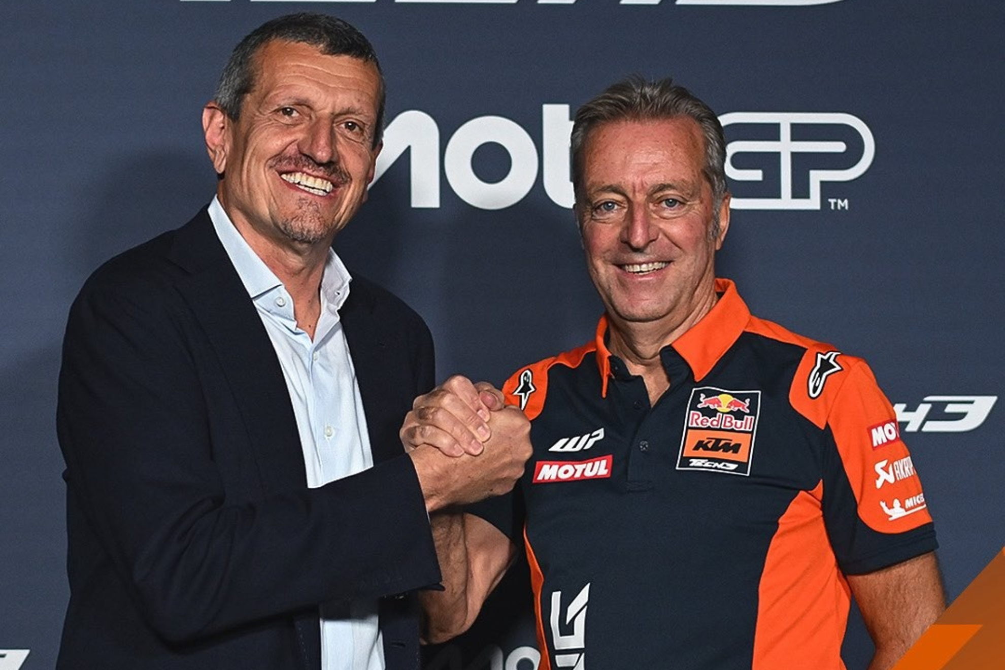 Guenther Steiner le da la mano a Hervé Poncharal.