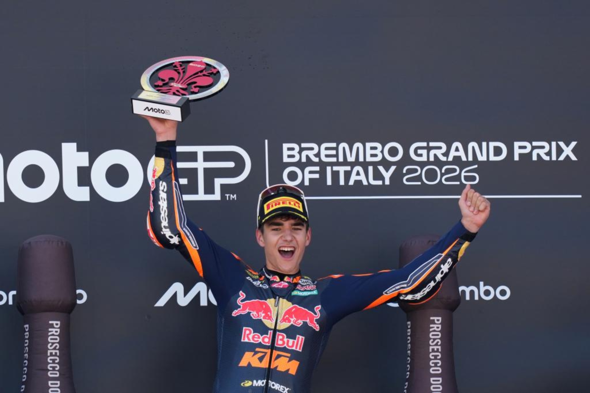 Brian Uriarte, en el podio de Mugello. LAPRESSE