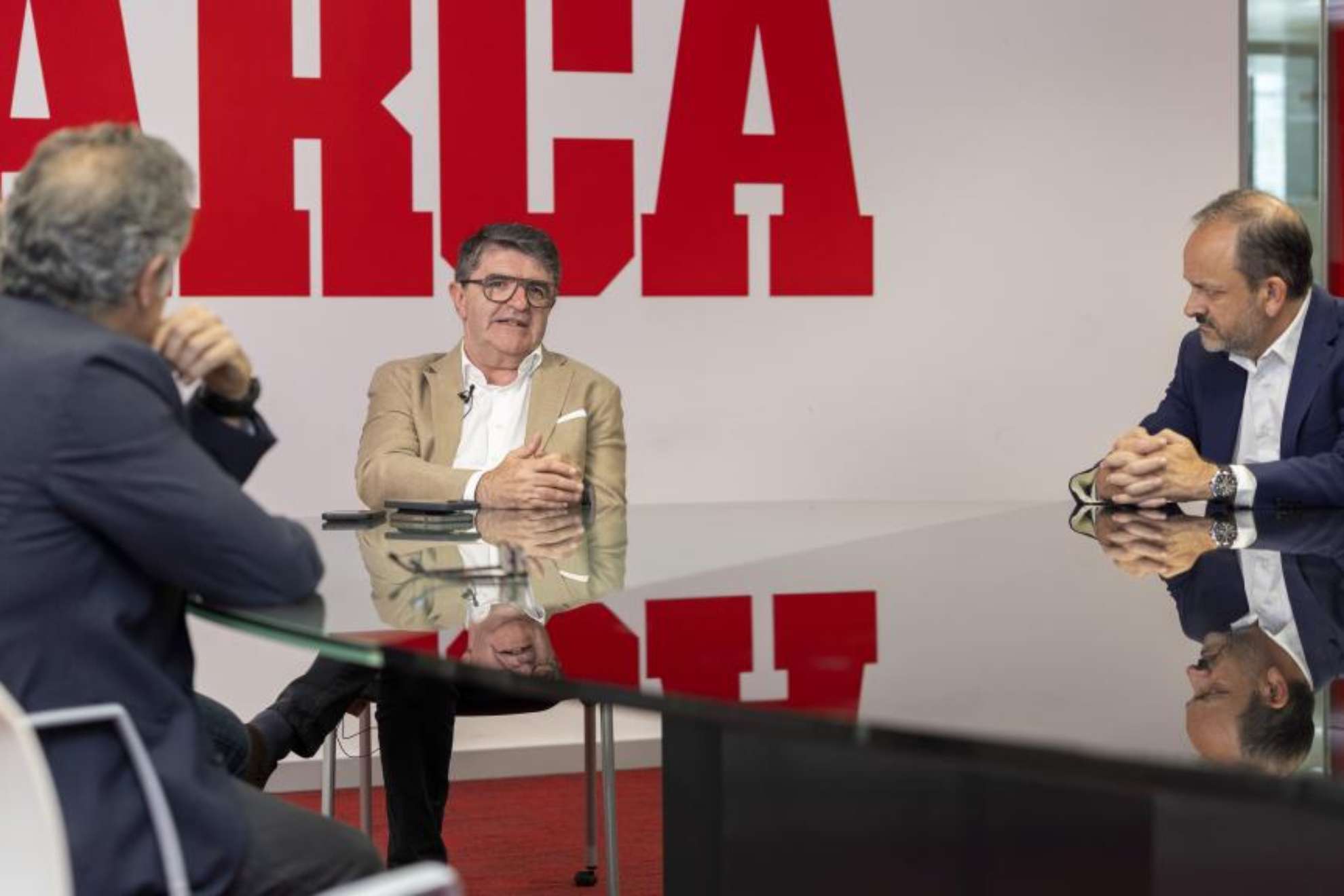 García Abad, con Emilio Contreras, director adjunto de MARCA y Mario Gómez Estrela, subdirector.