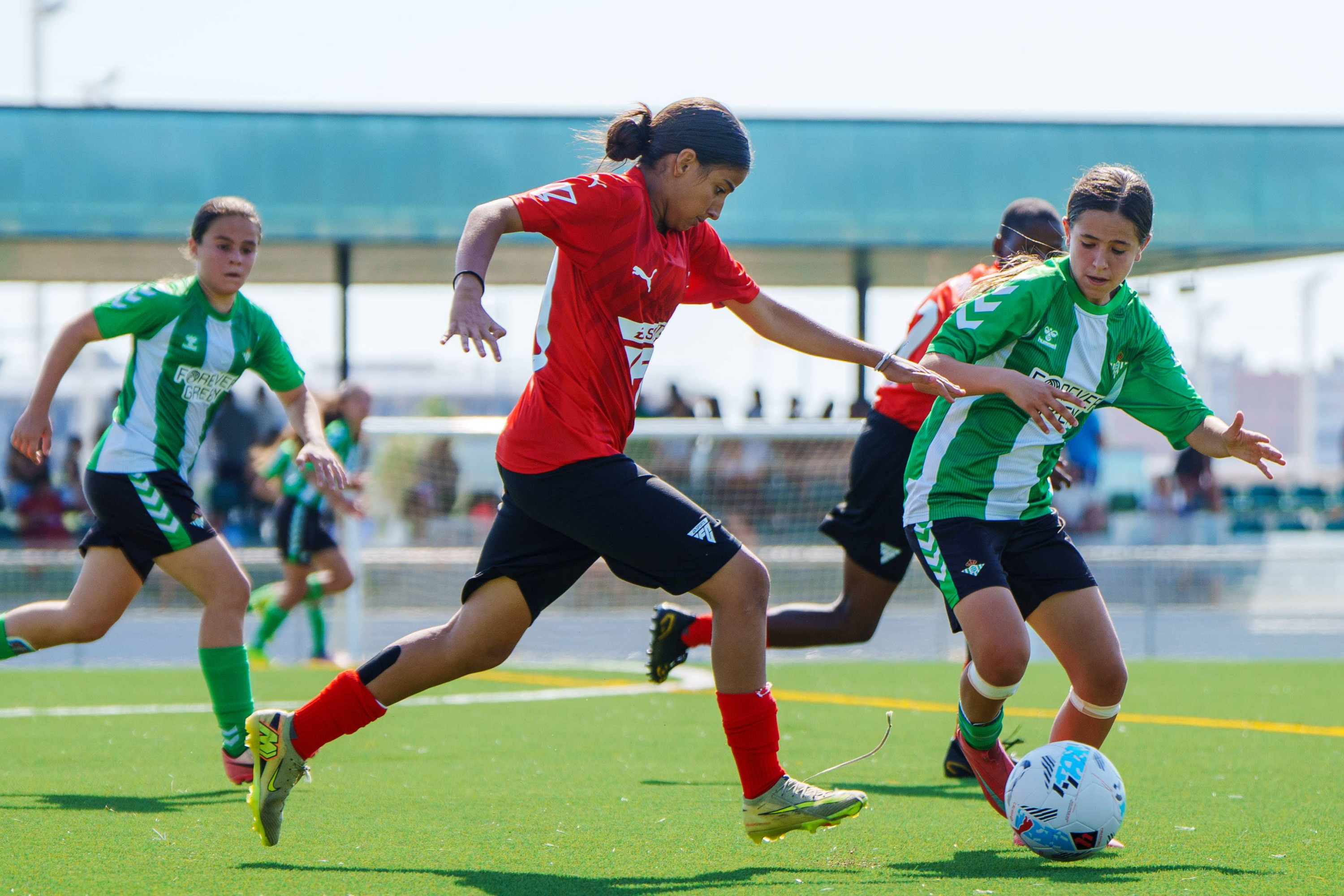 El equipo femenino Next Gen Draft, jugando contra el Betis.