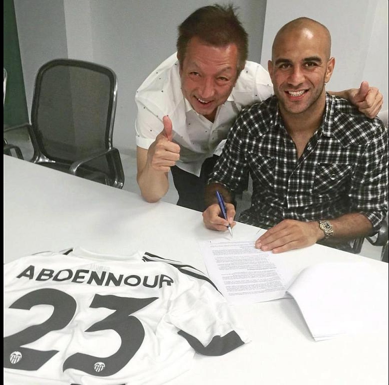Abdennour y su foto con el propietario Peter Lim.
