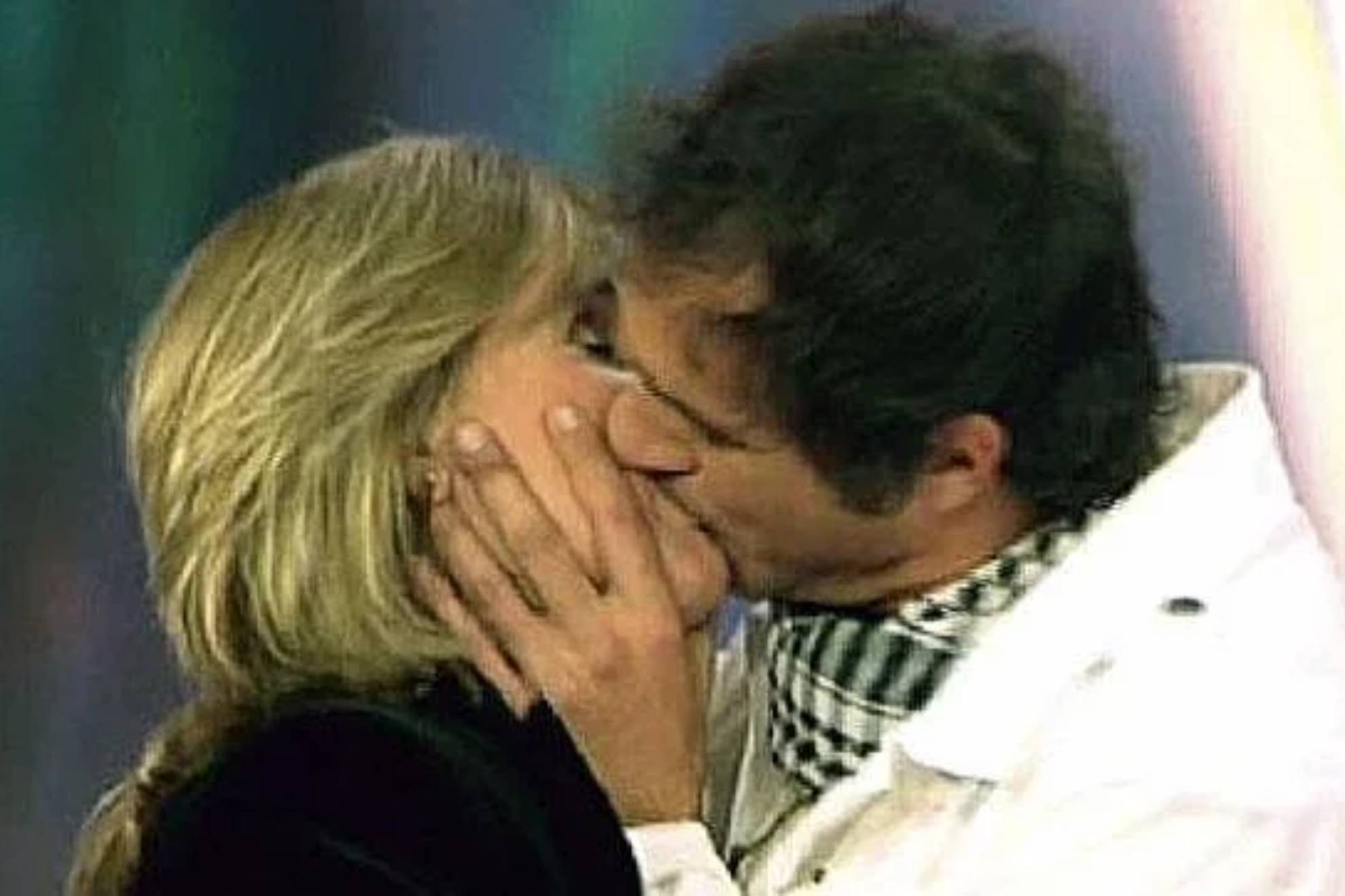 Beso entre Mercedes Milá y Matías
