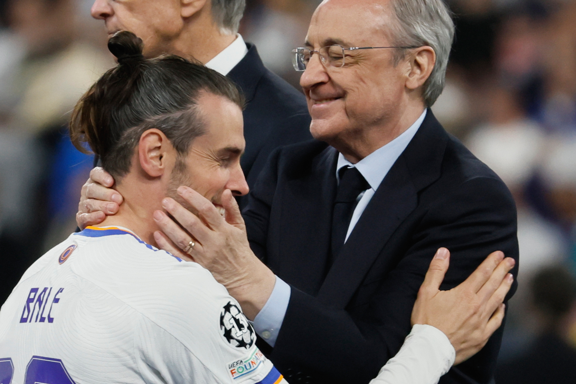 Bale saluda a Florentino después de ganar la Champions
