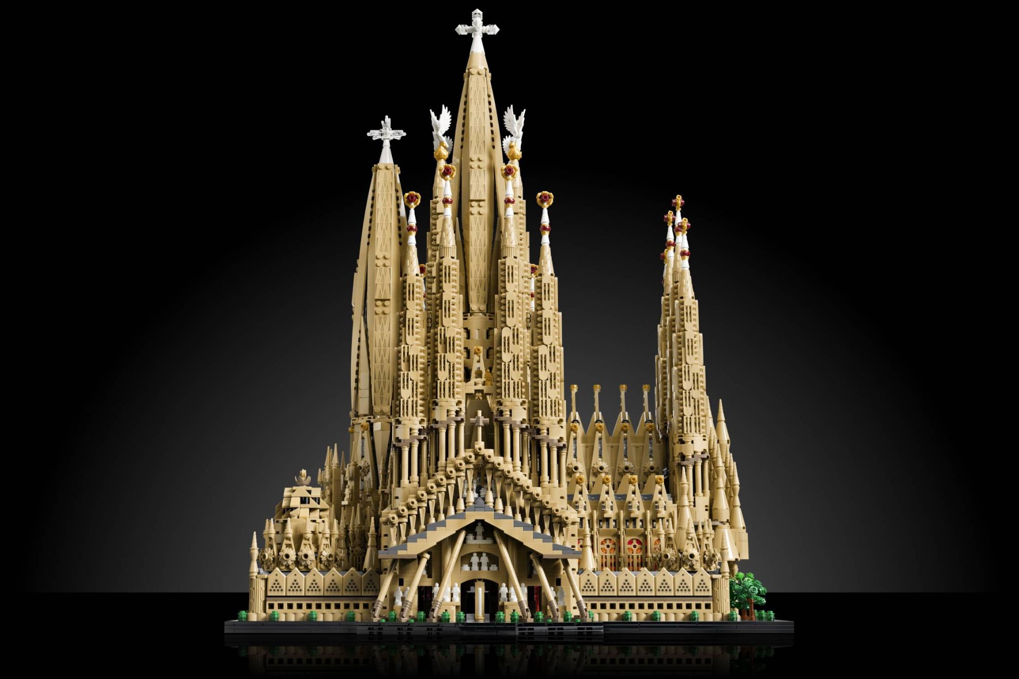 lego-saca-a-la-venta-un-set-de-la-sagrada-familia-con-m-s-de-12-000-piezas
