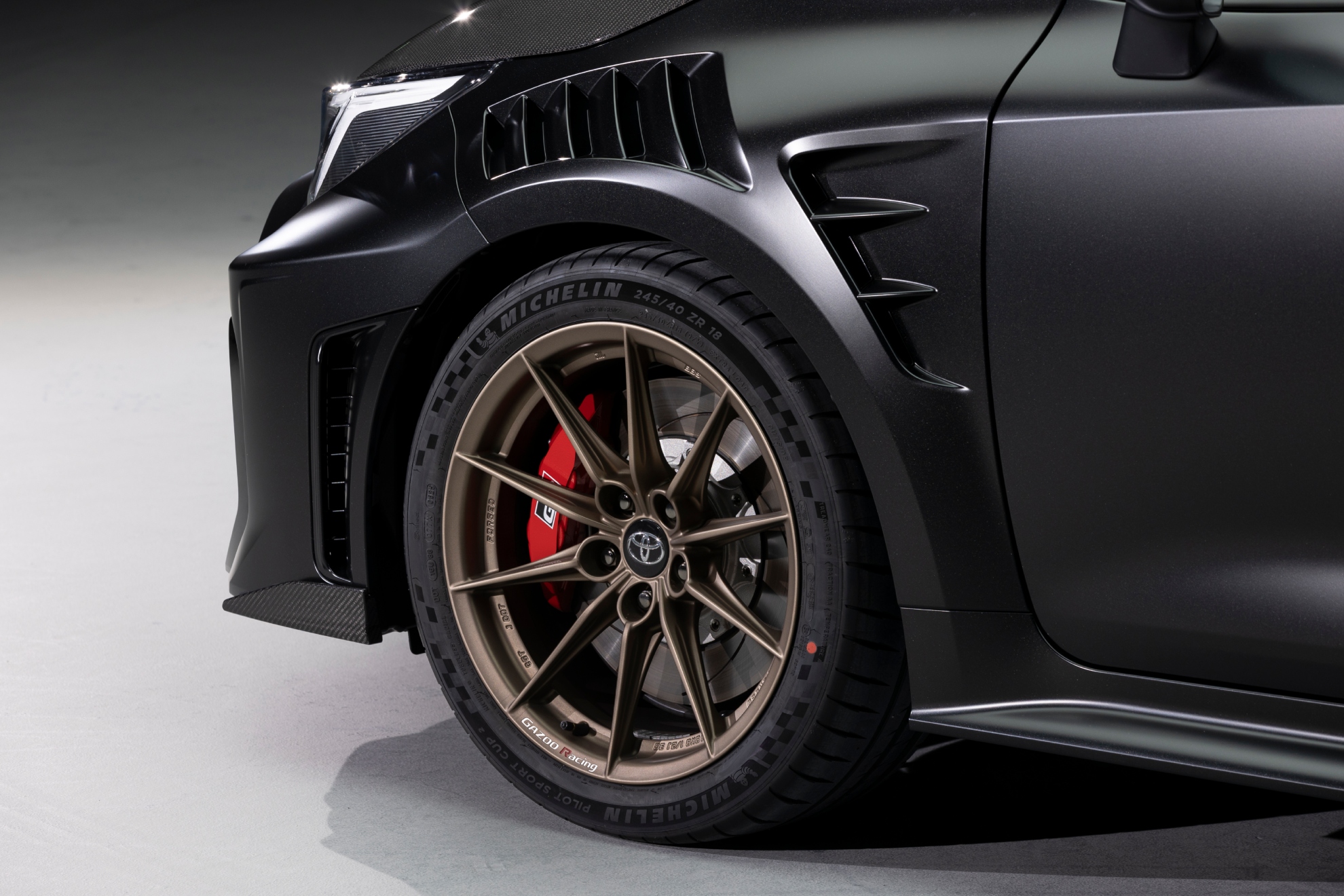 La aerodinámica es completamente nueva en el GRMN Corolla.