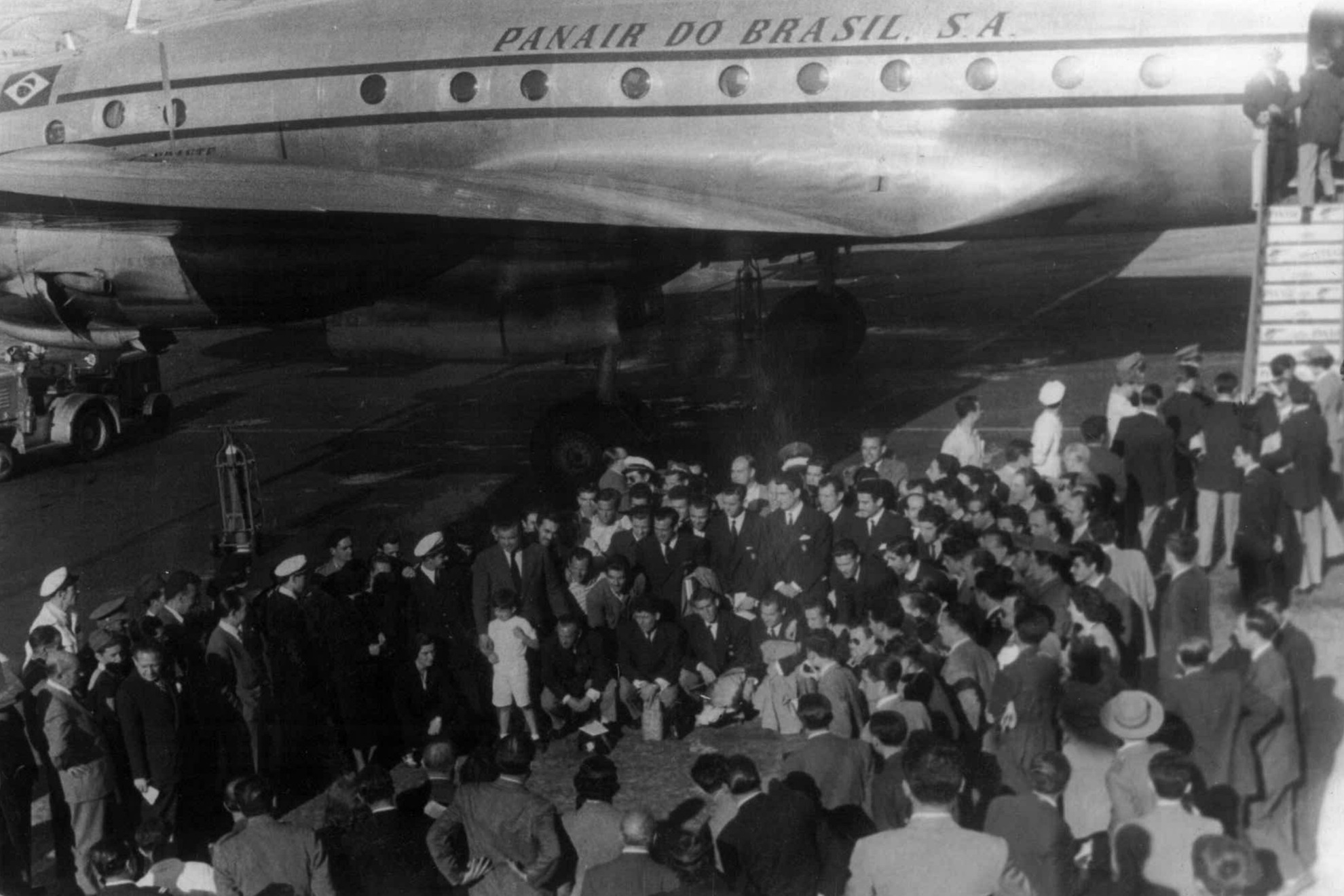 La selección española posa a pie de avión al llegar al aeropuerto de Rio de Janeiro. Archivo MARCA