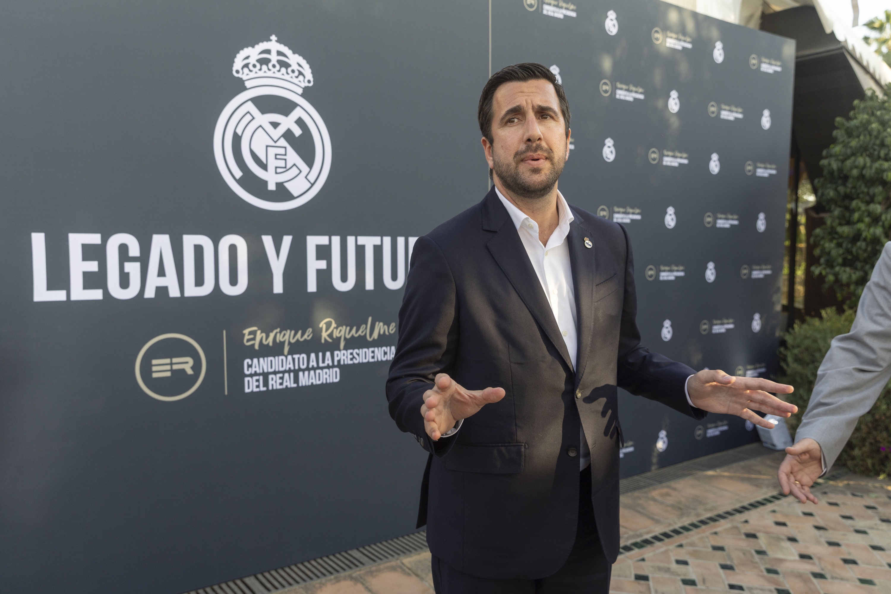 Enrique Riquelme during the campaign for the presidency of Real Madrid.