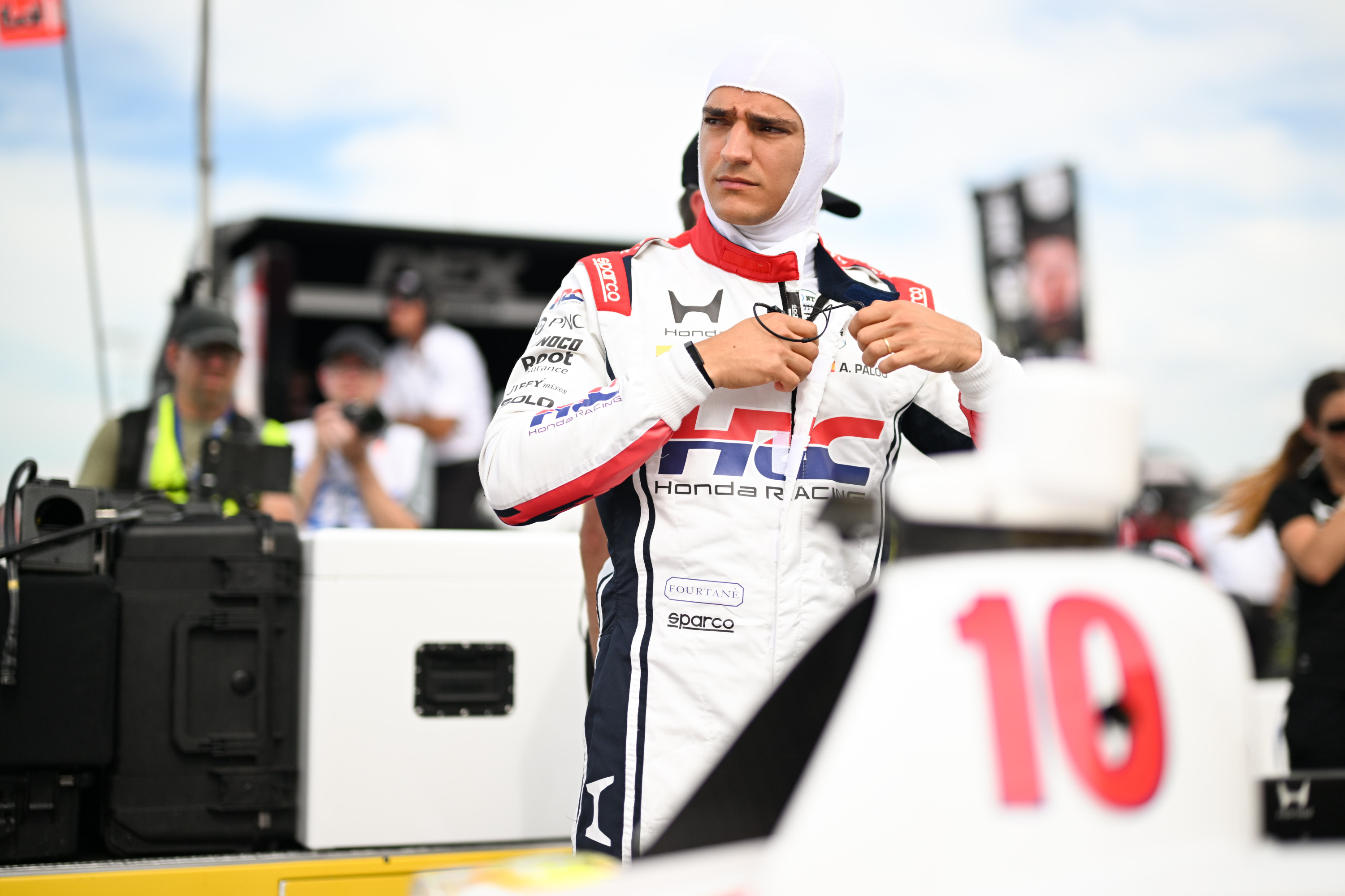 Álex Palou sigue sólido en el liderato de la IndyCar. JAMES J BLACK