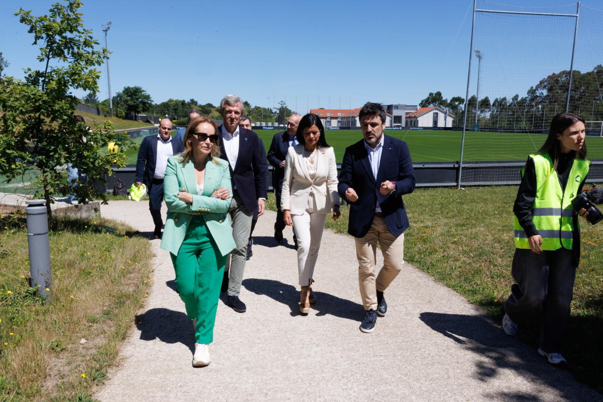 Alfonso Rueda y Marian Mouriño visitan la Ciudad Deportiva Afouteza