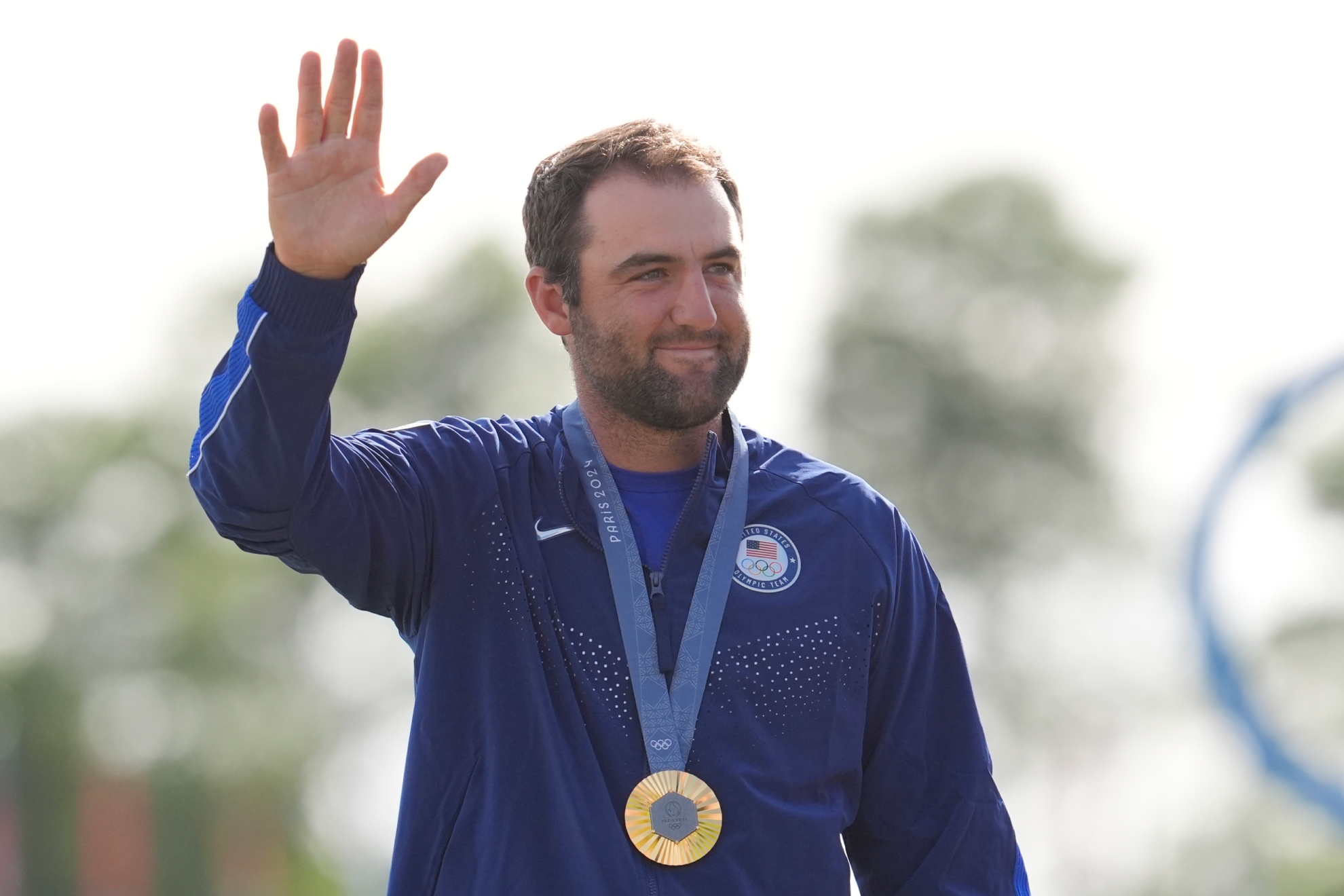 Scottie Scheffler con la medalla de oro ganada en los Juegos de París.