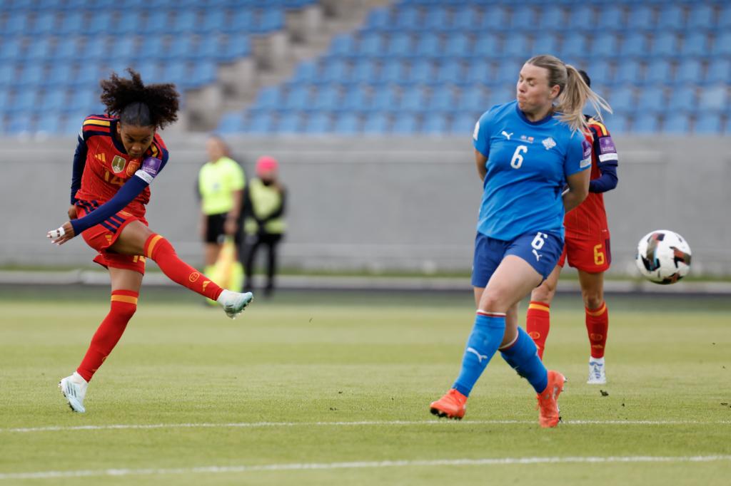 Vicky López, in the match against Iceland in Reykjavík