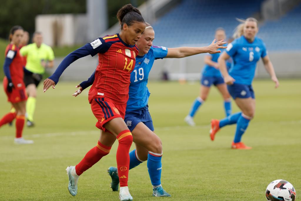 Vicky López, in the match against Iceland in Reykjavík