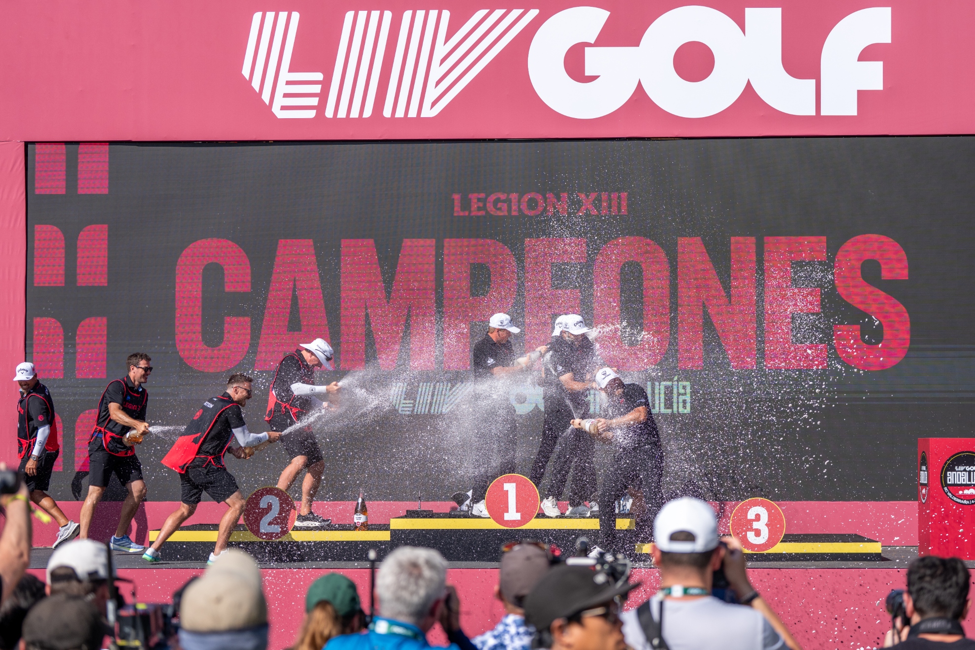 El equipo de la Legion XIII celebra su triunfo por equipos e individual en el torneo LIV Golf Andalucía.