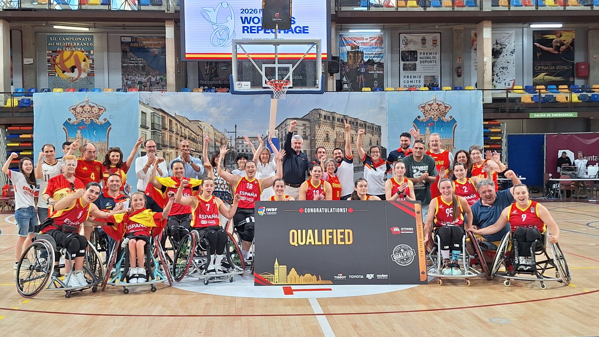 La selección femenina de baloncesto celebra la clasificación para el Mundial. FEDDF