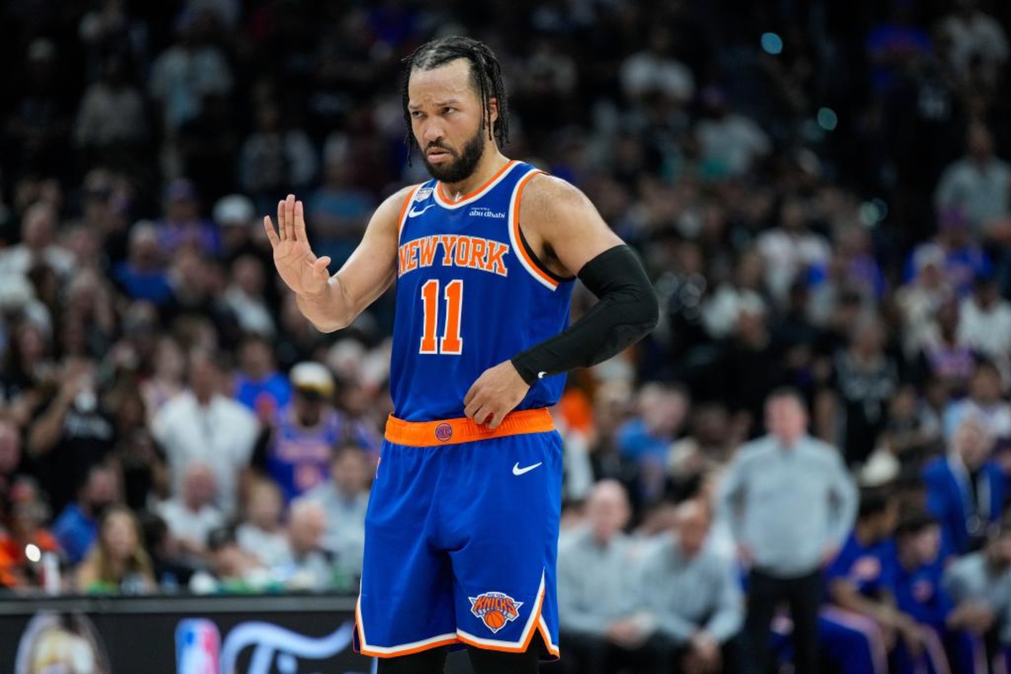 Jalen Brunson celebra una acción durante el partido.