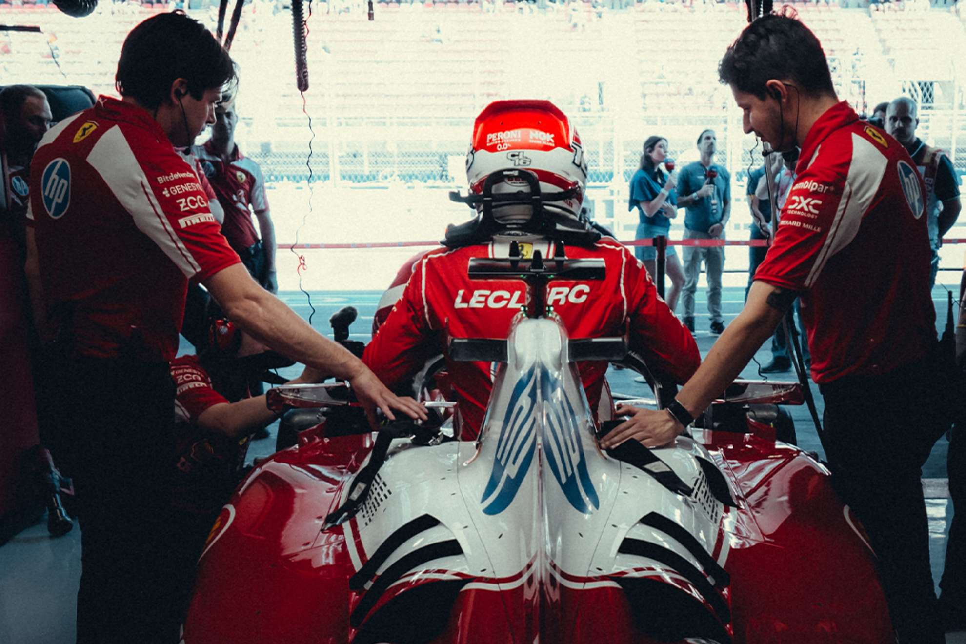 Leclerc, subiendo al SF-26 en el GP de Barcelona. Scuderia Ferrari