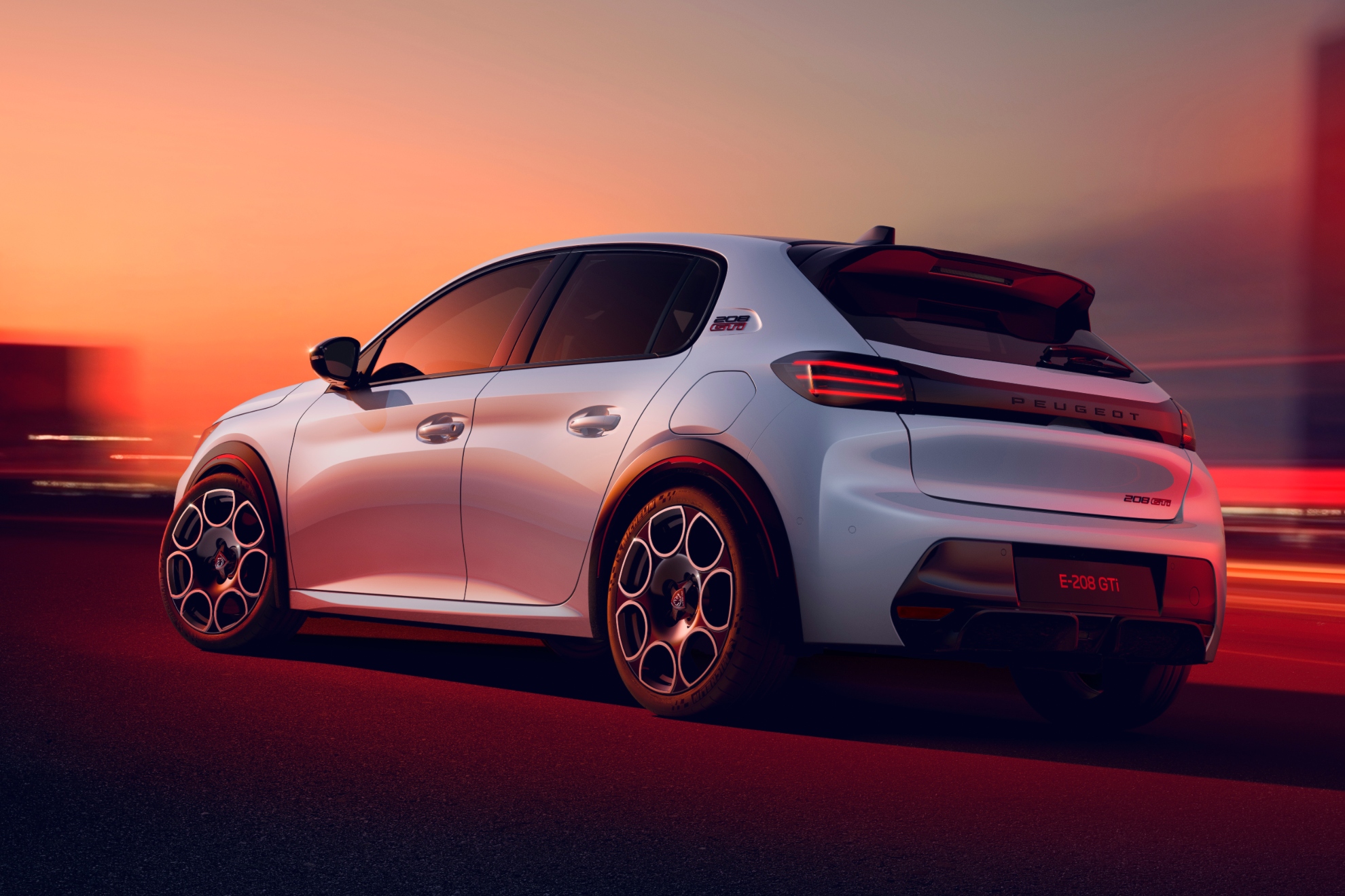Su motor de 281 CV le convierte en el utilitario más potente de Peugeot. 