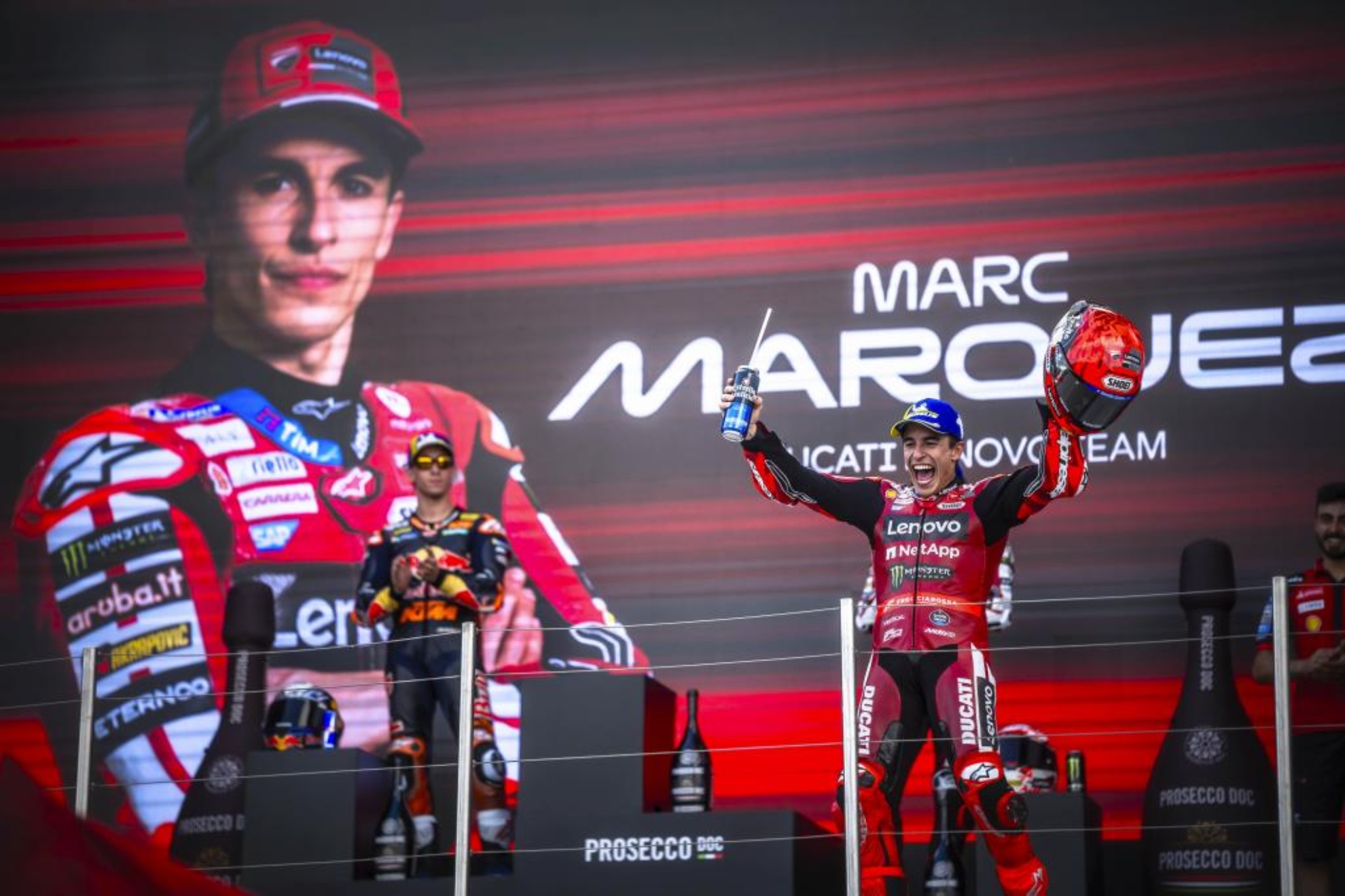Acosta aplaude a Marc Márquez en Balaton. ESTRELLA GALICIA 0,0