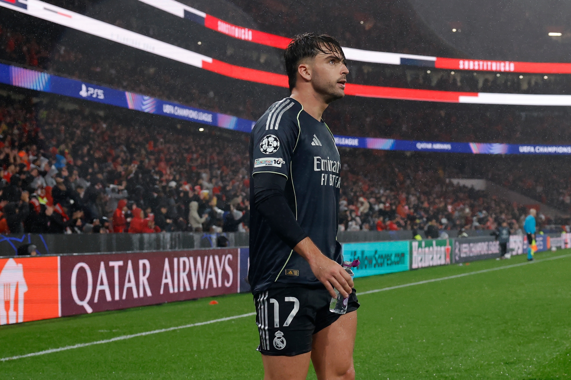 Asencio, en un partido con el Real Madrid.