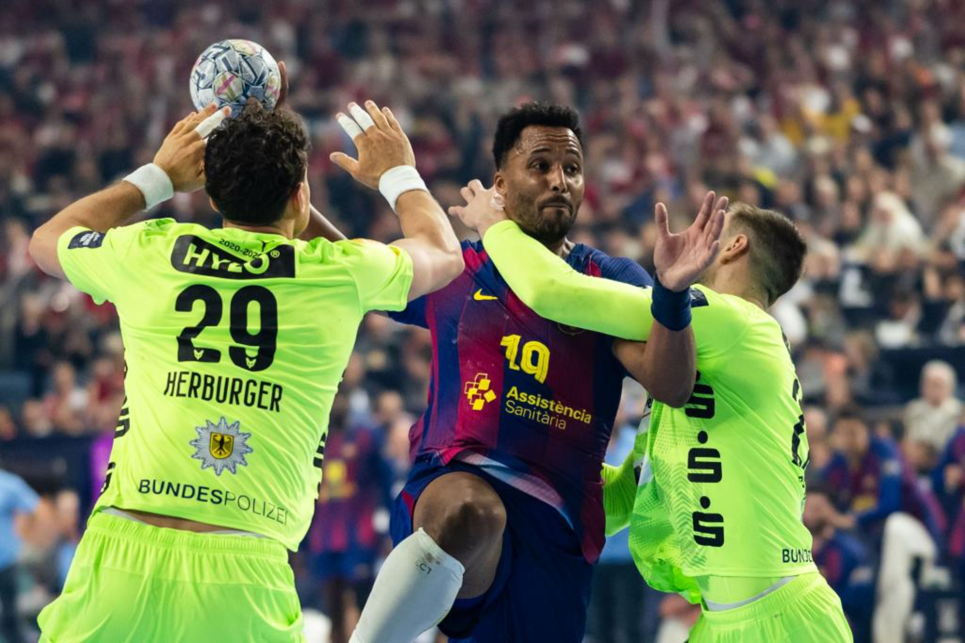 El lateral francés del Barça Timothey N'Guessann, en la final de la Champions ante el Füchse. LAPRESSE