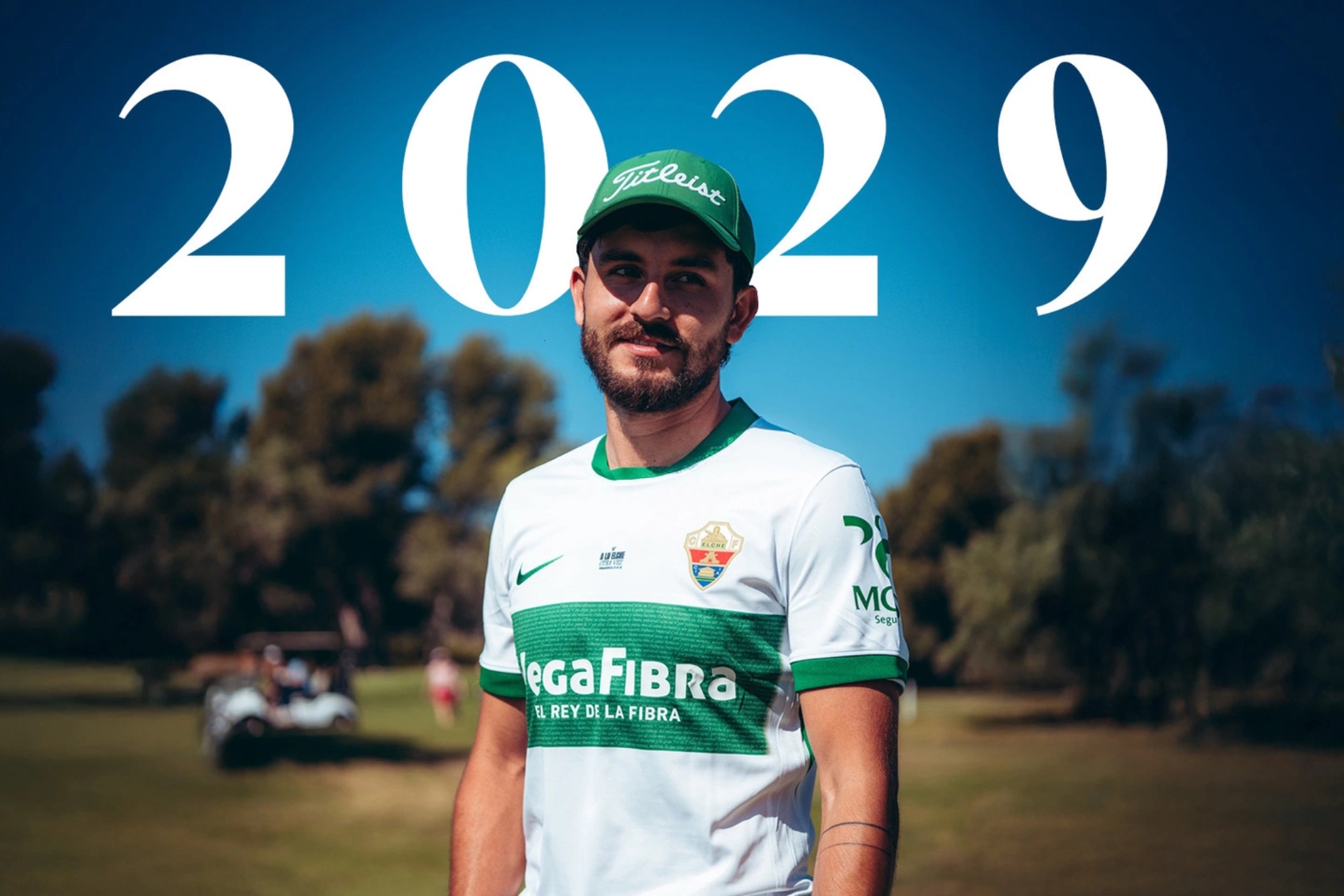 La imagen con la que el Elche ha anunciado el fichaje de Víctor Chust. ELCHE CF
