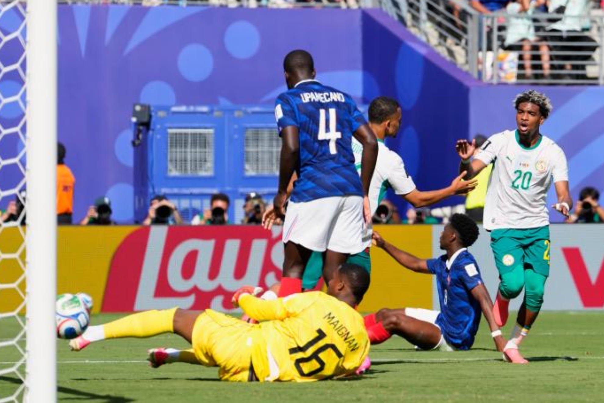 Ibrahim Mbaye celebra su gol contra Francia. LAPRESSE