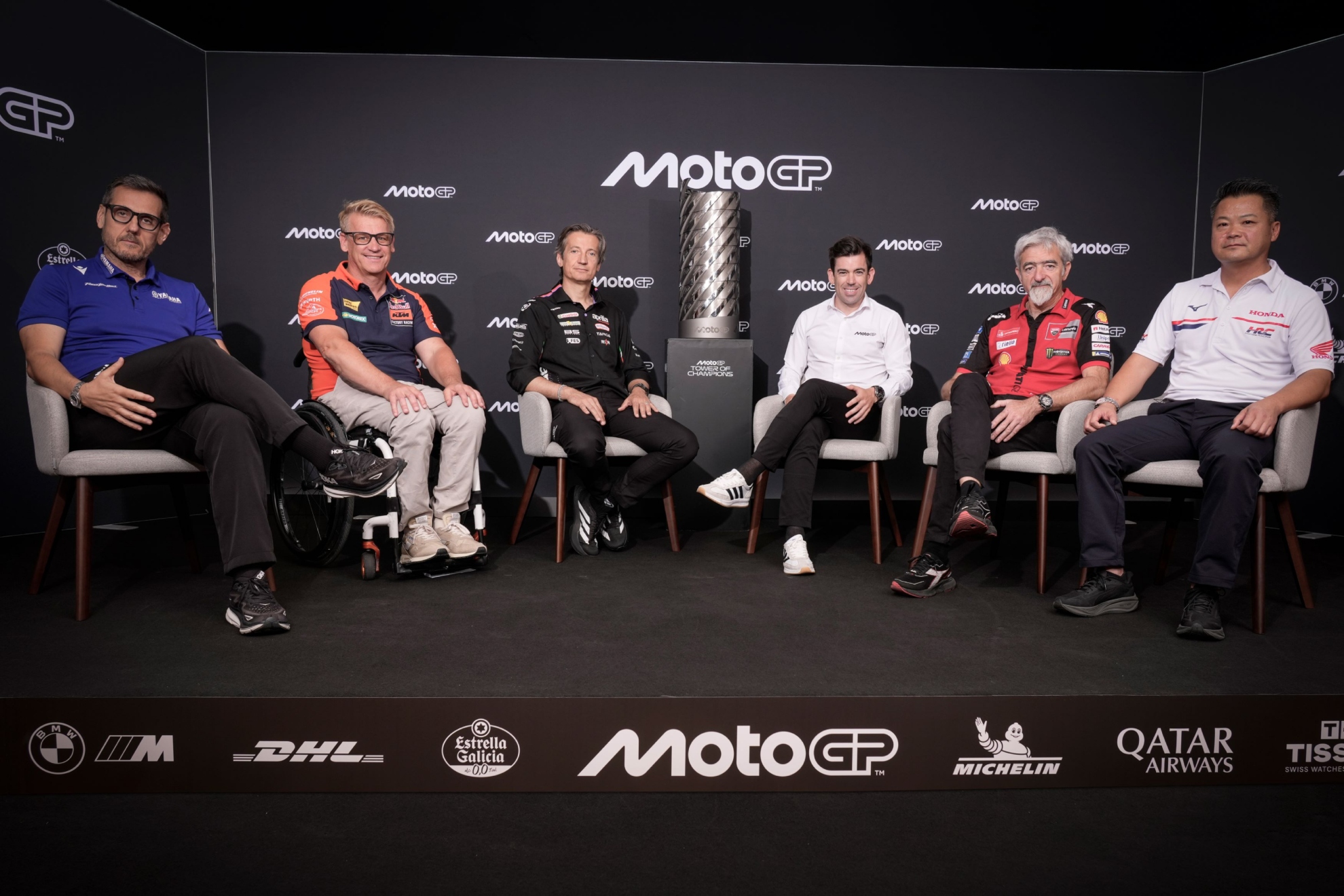 Pavesio (Yamaha), Beirer (KTM), Rivola (Aprilia), Carlos Ezpeleta (MotoGP), Dall'Igna (Ducati) y Honda (Honda), en Brno. MOTOGP