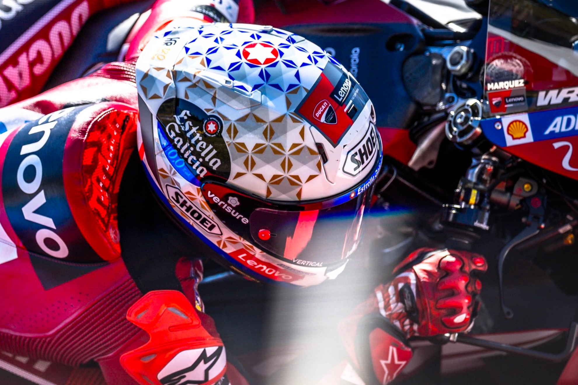 Marc Márquez, con su casco especial. DUCATI