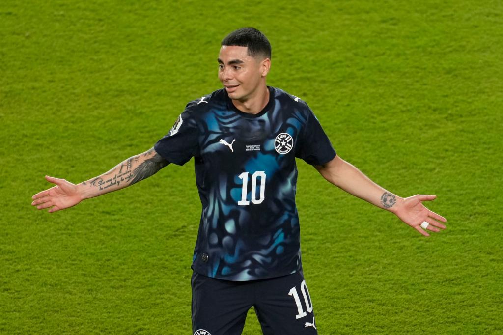Almirón regrets after seeing the red card