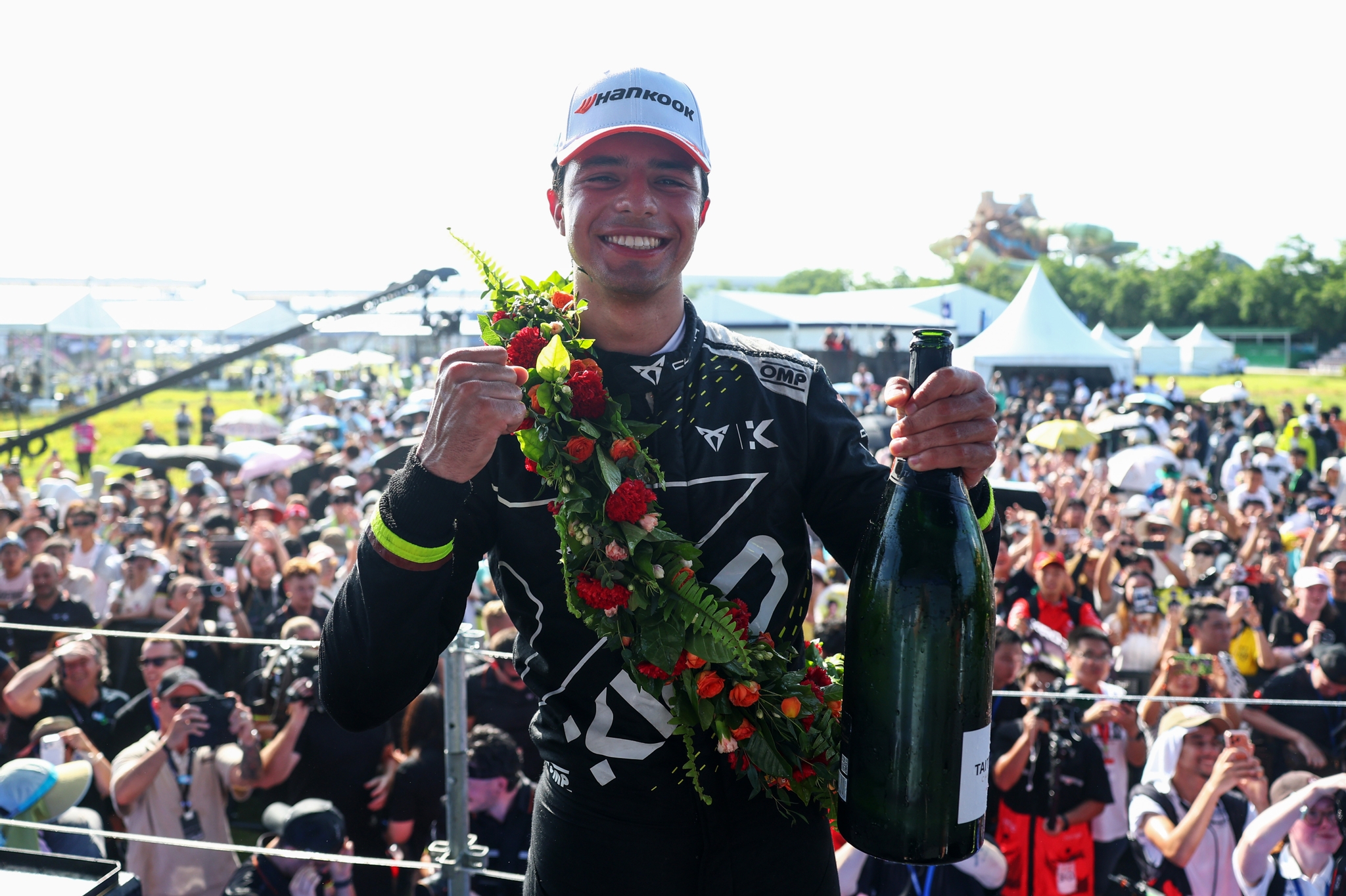 Pepe Martí, en el podio del E-Prix de Sanya 2026 LAT Images