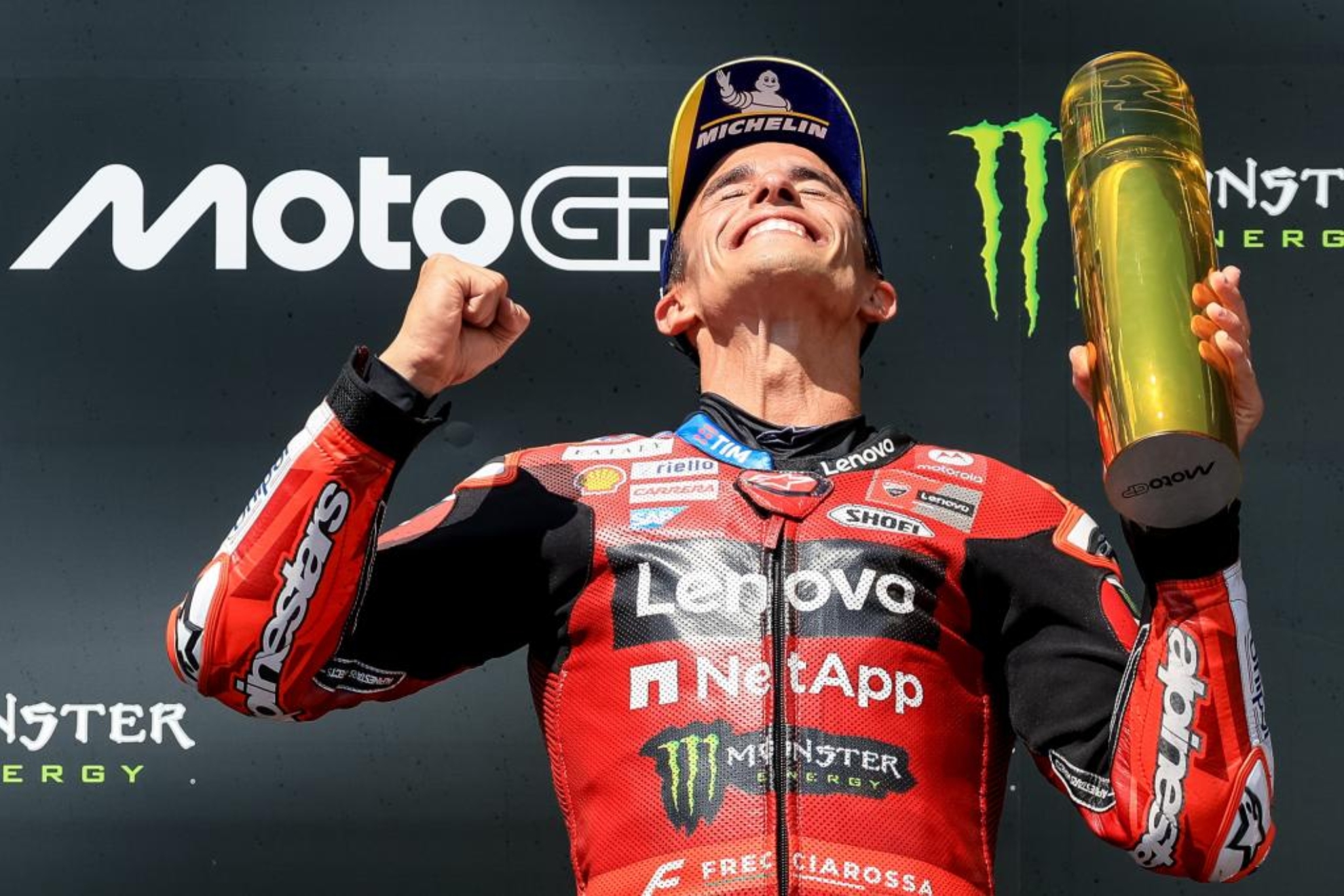 Marc Márquez, en el podio de Brno. EFE