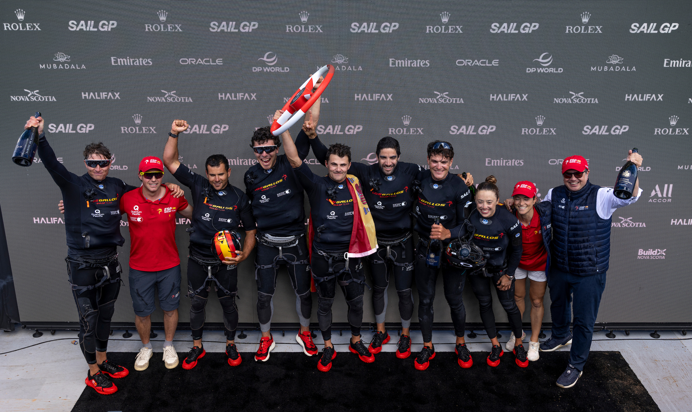 Los Gallos celebran su victoria en el Gran Premio de Canadá de SailGP.