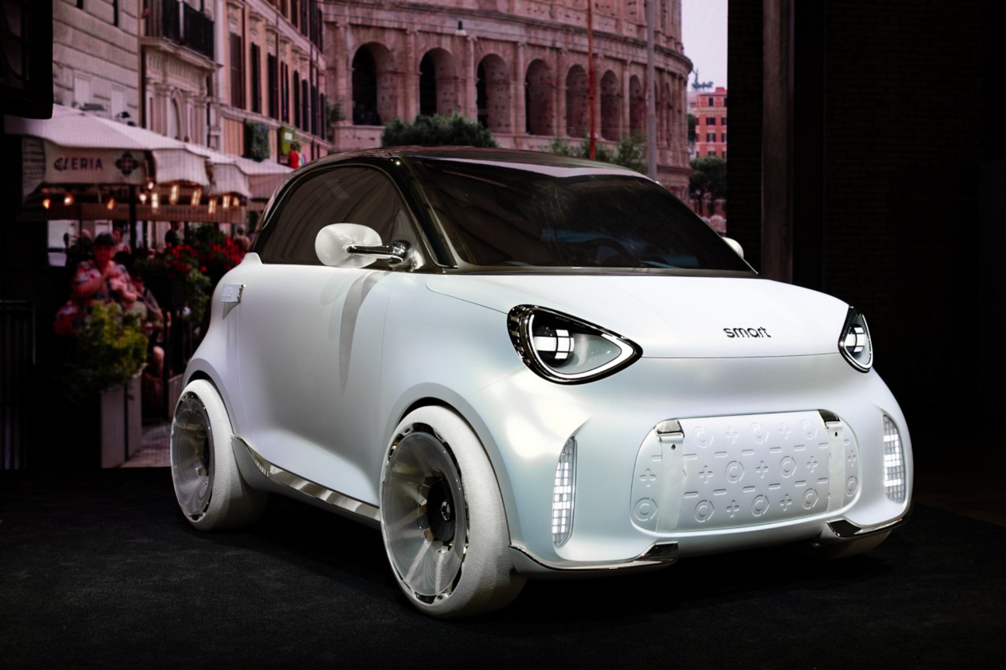 En gran medida recuerda al último Fortwo.