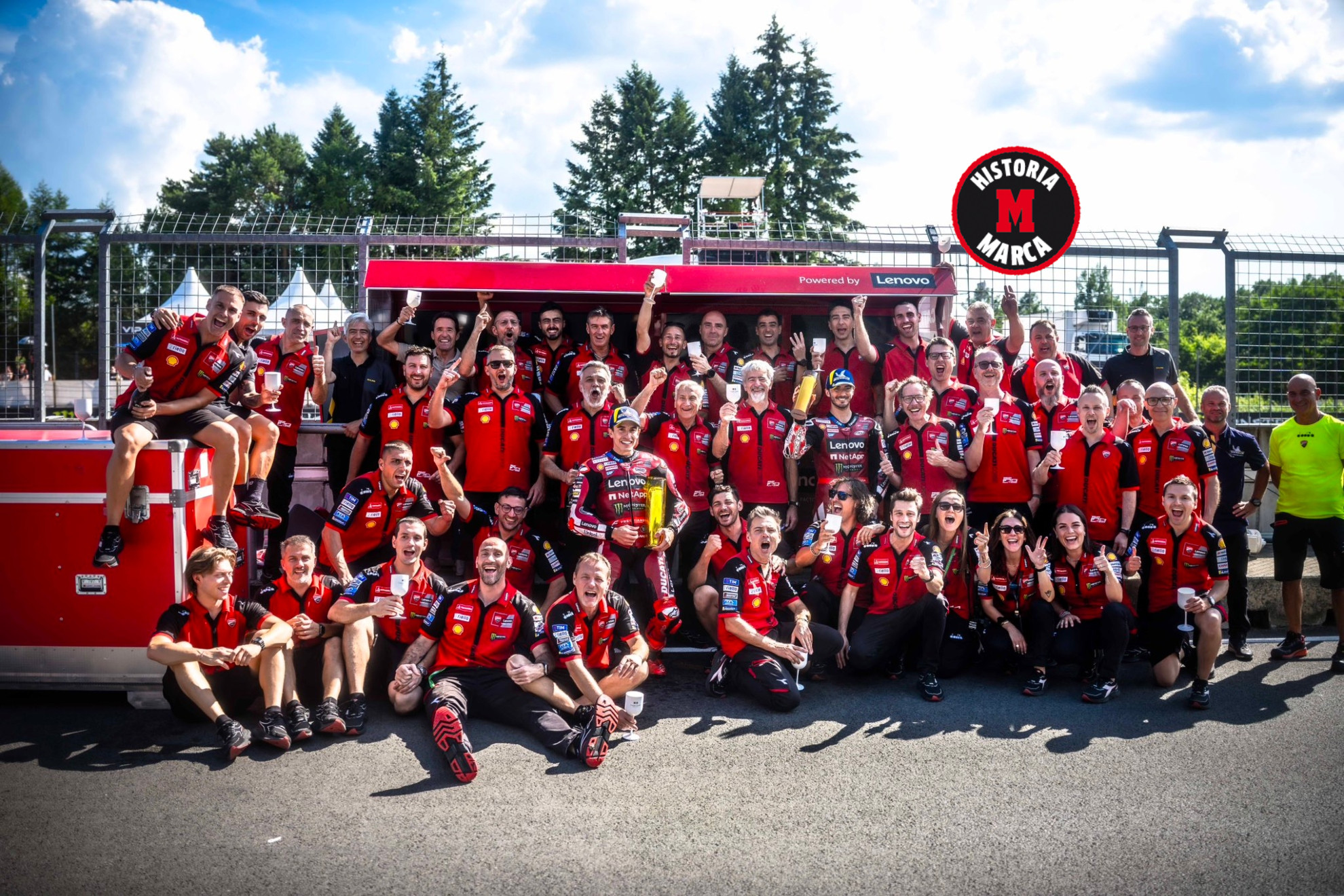 Todo Ducati celebra los dos podios en Brno.