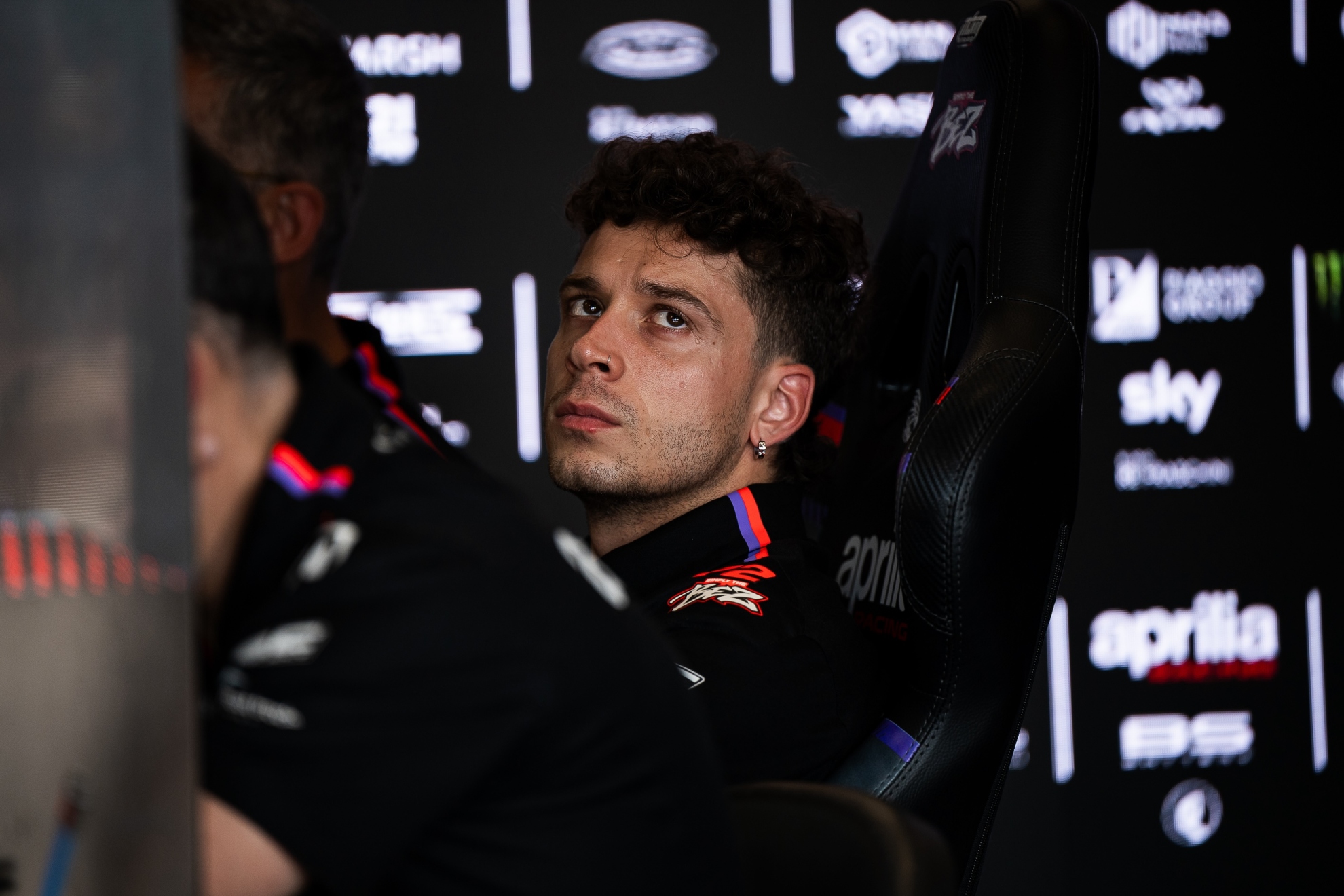 Marco Bezzecchi, el domingo en el box de Aprilia.