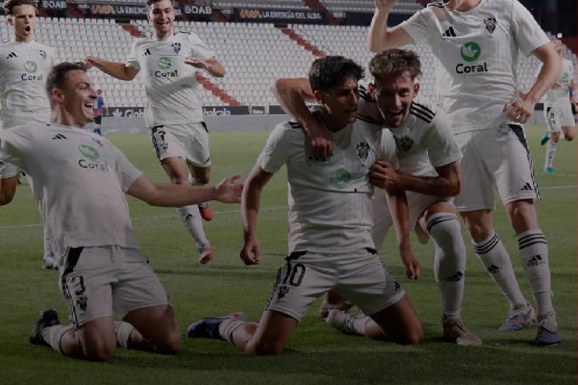 La alegría de los jugadores del filial del Albacete tras su ascenso