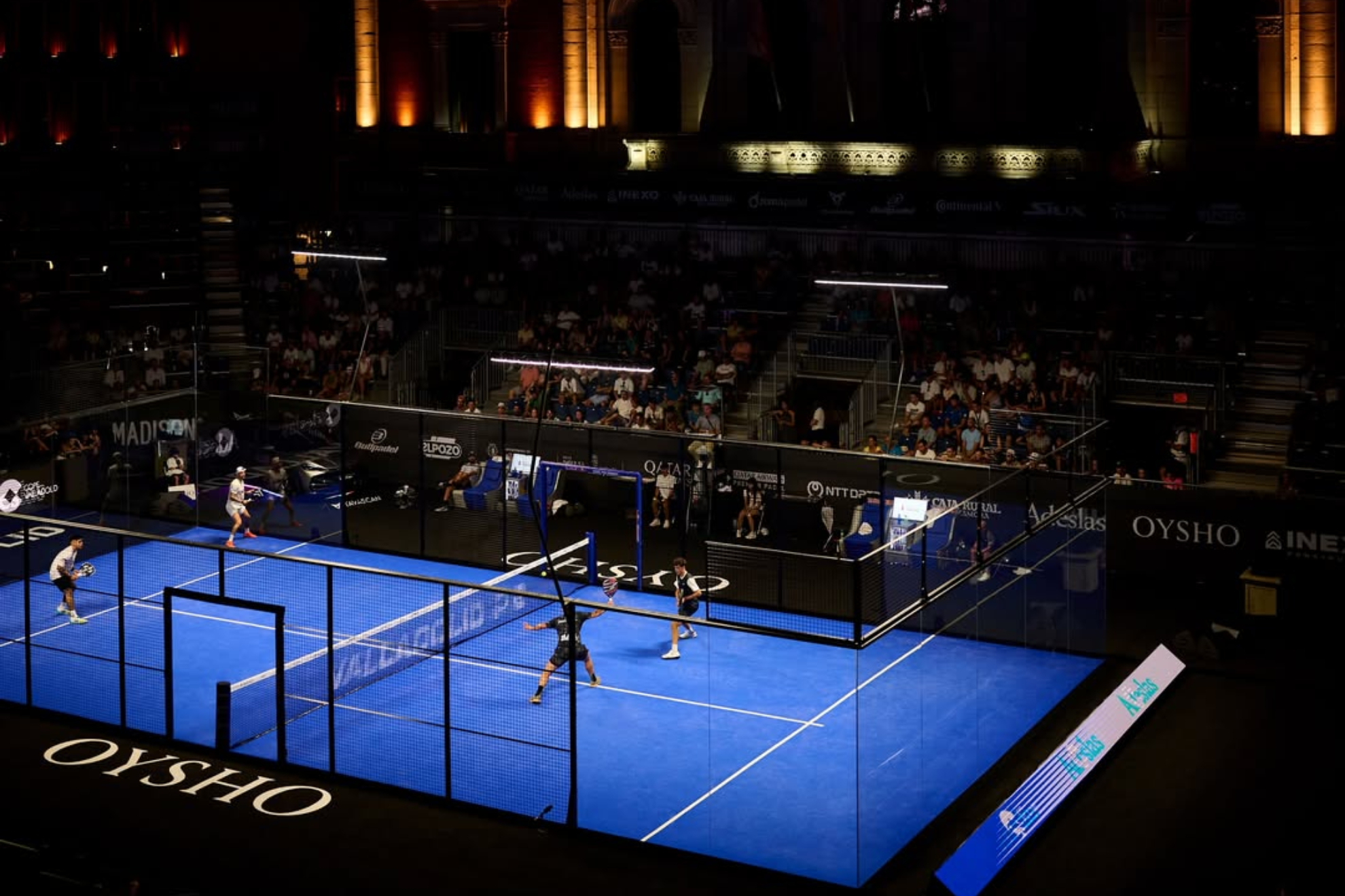 La pista central del Premier Padel de Valladolid en la Plaza Mayor.