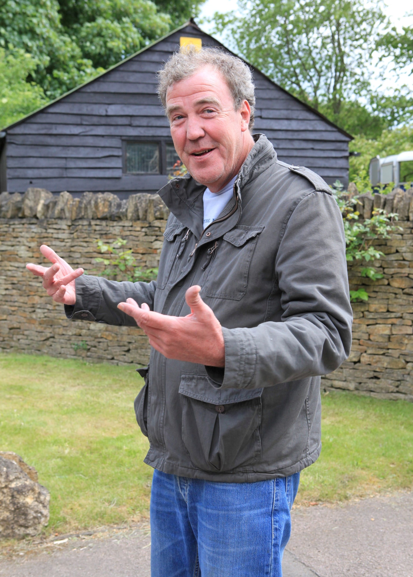 El popular presentador podrá seguir con su actual serie: La Granja de Clarkson