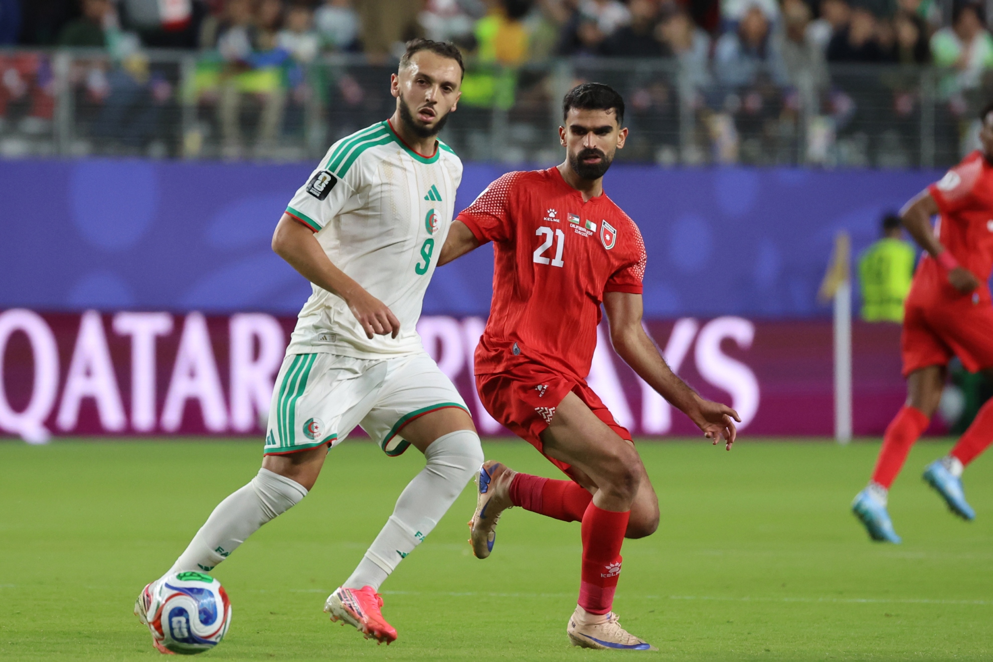 Amine Gouiri y Al Rashdan en el Jordania 1-2 Argelia